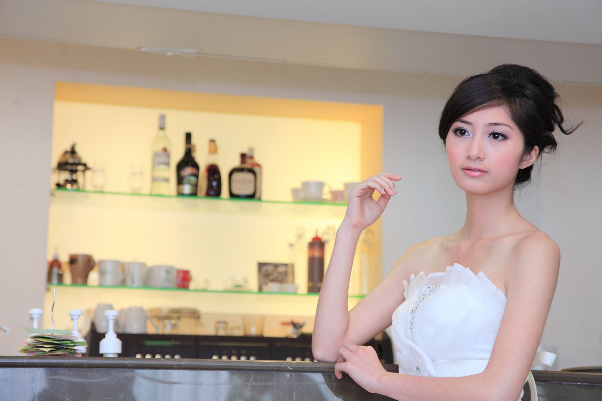 台湾气质美女Emily《唯美白色婚纱》