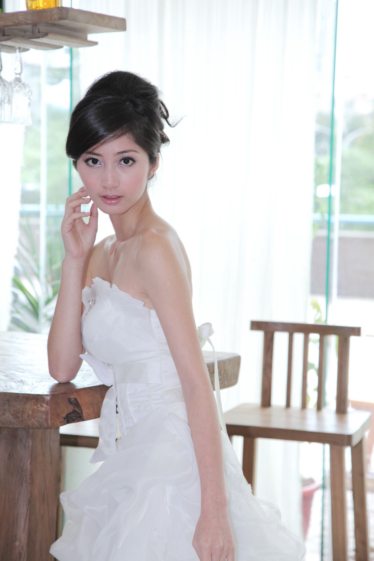 台湾气质美女Emily《唯美白色婚纱》