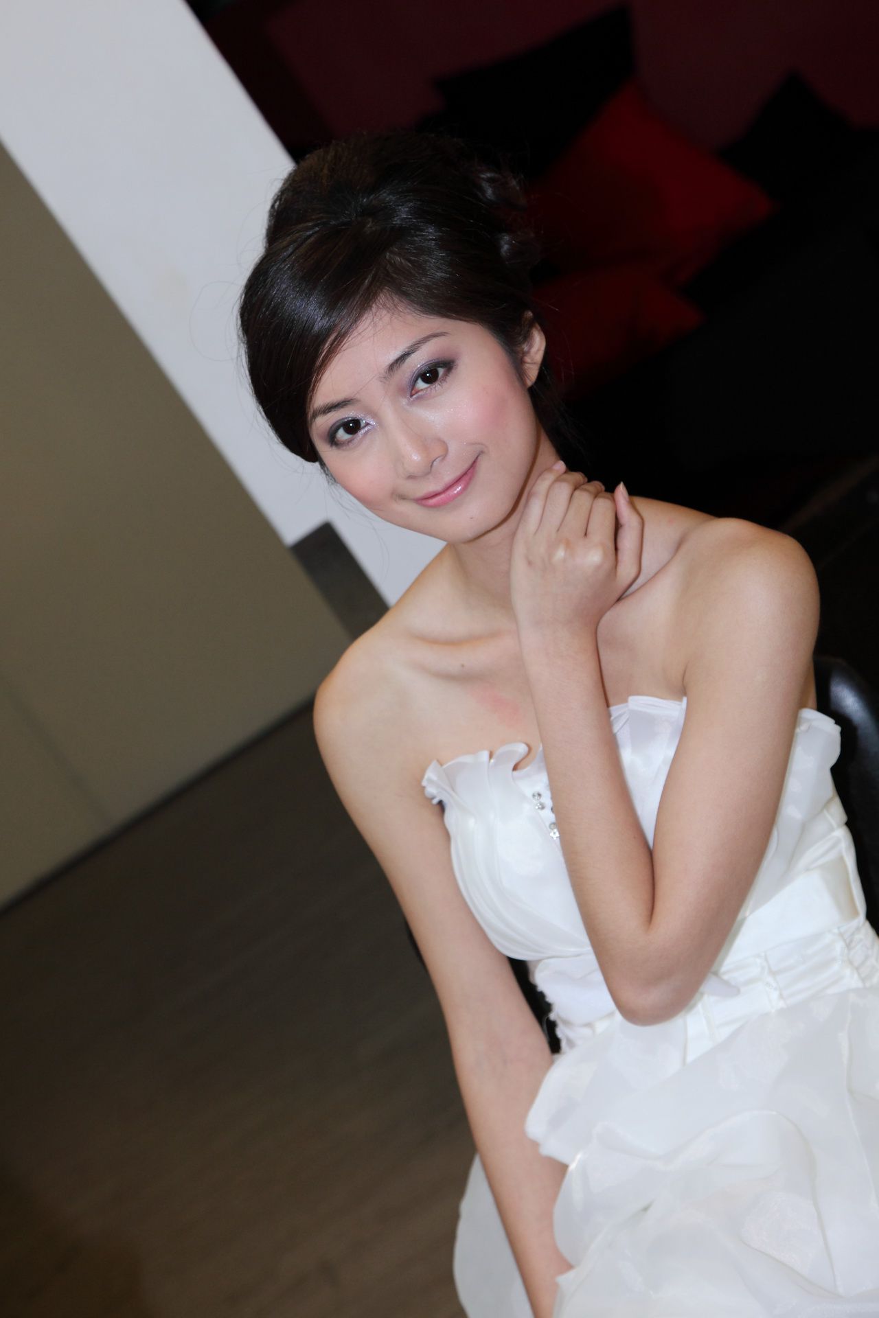 台湾气质美女Emily《唯美白色婚纱》