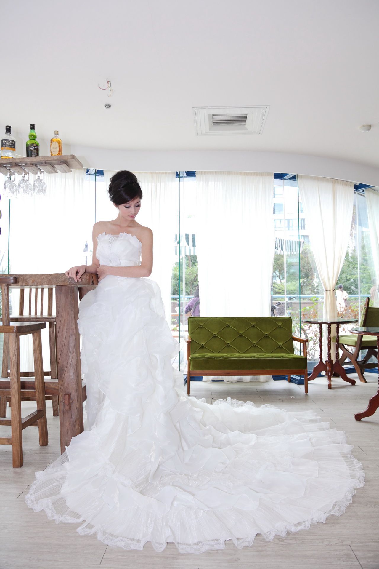 台湾气质美女Emily《唯美白色婚纱》