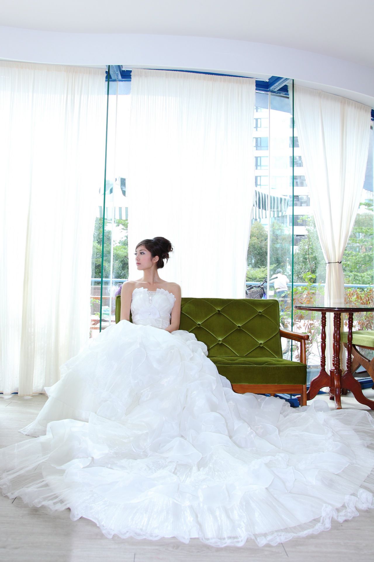 台湾气质美女Emily《唯美白色婚纱》