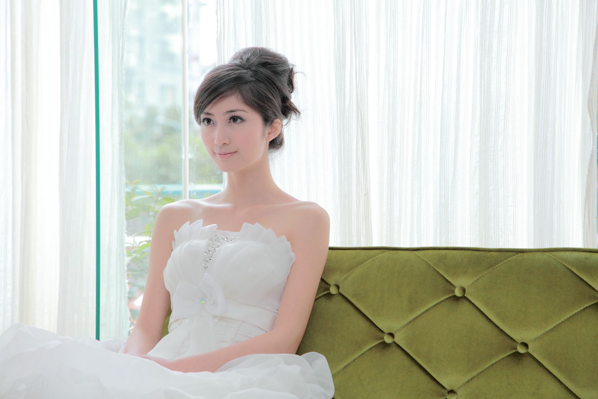 台湾气质美女Emily《唯美白色婚纱》