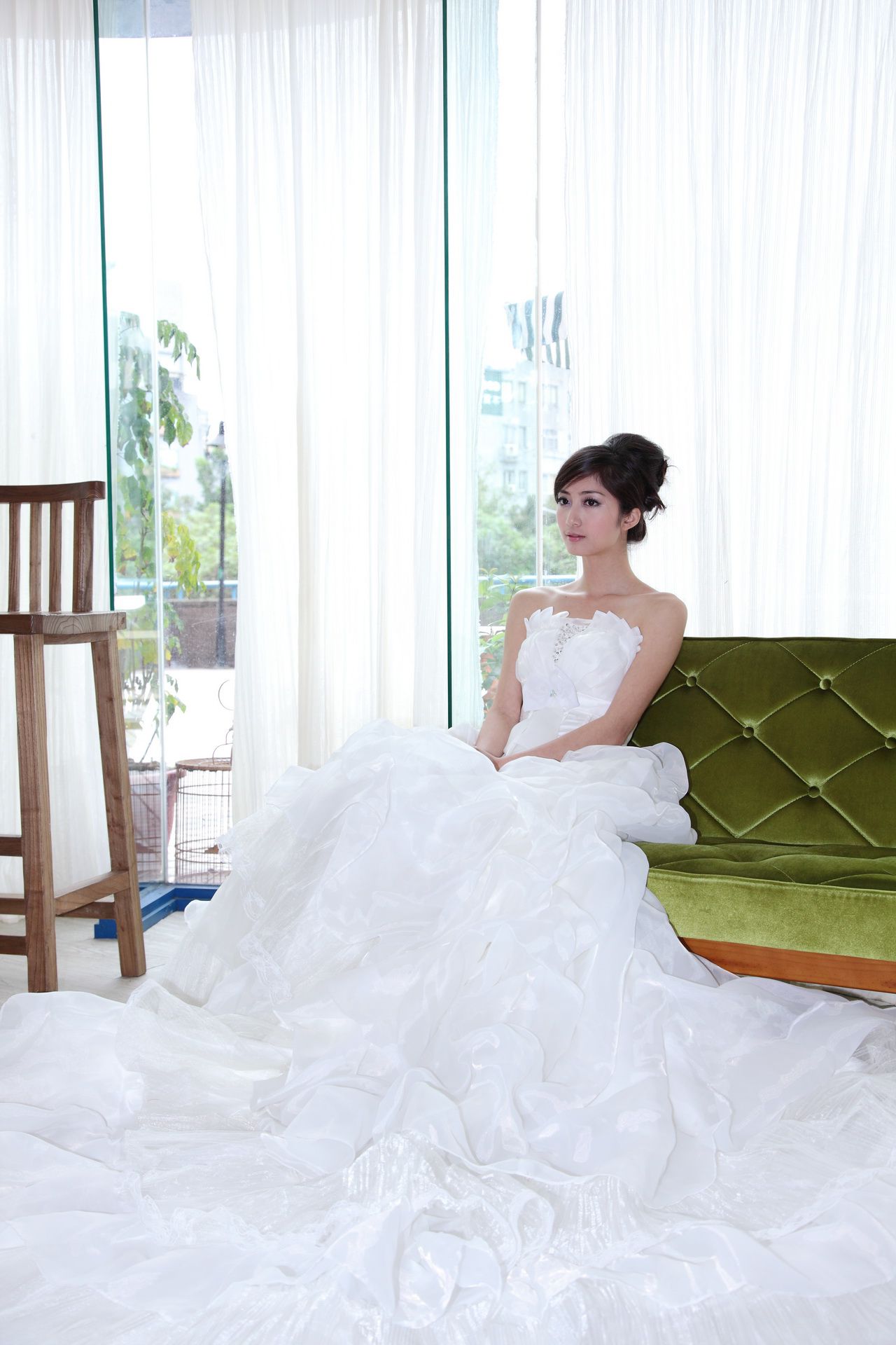 台湾气质美女Emily《唯美白色婚纱》