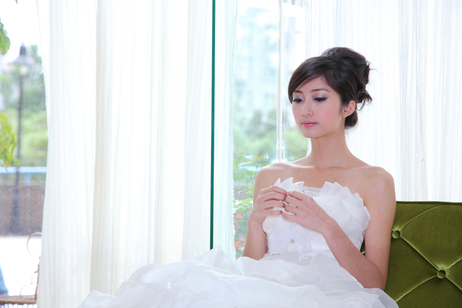 台湾气质美女Emily《唯美白色婚纱》