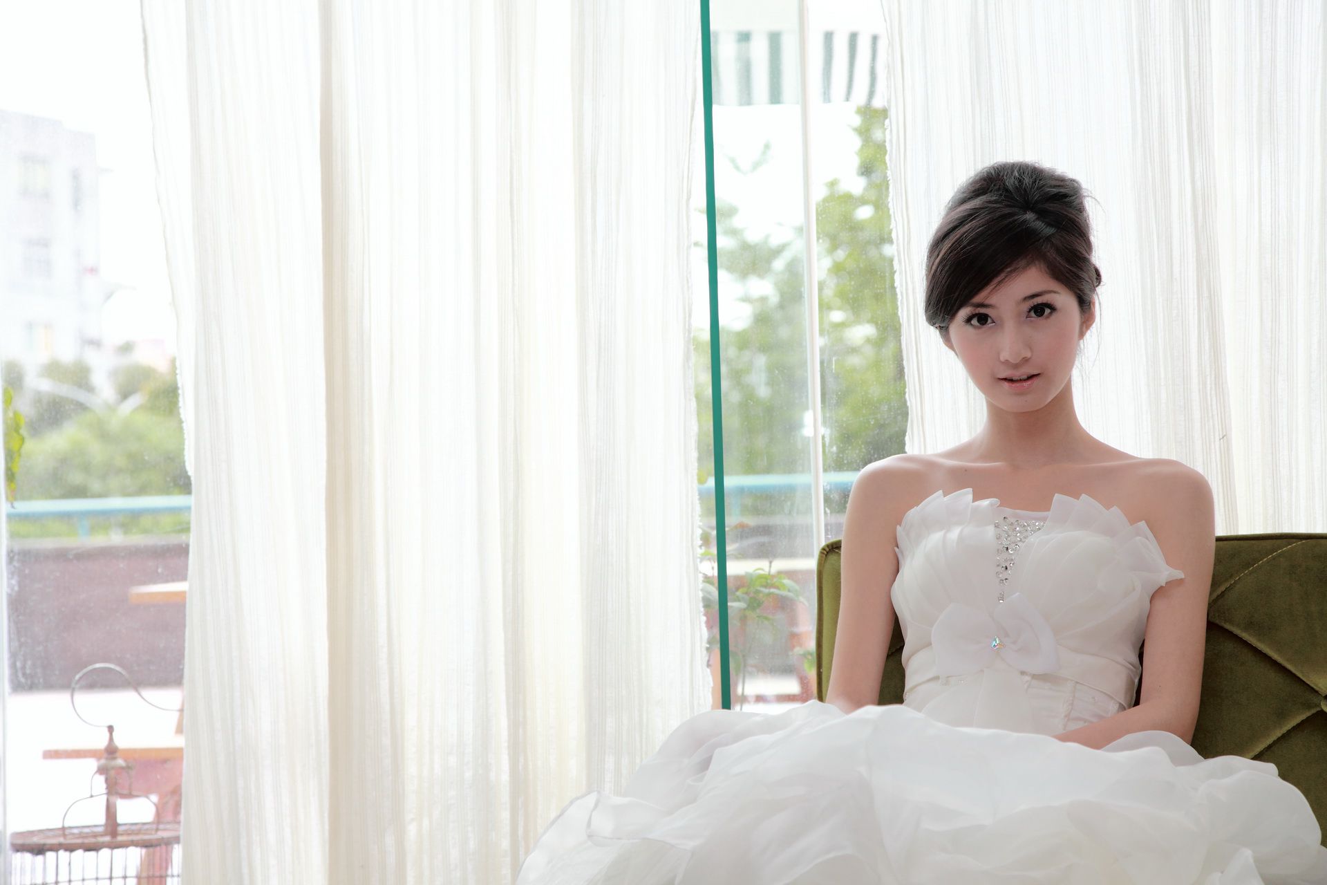 台湾气质美女Emily《唯美白色婚纱》