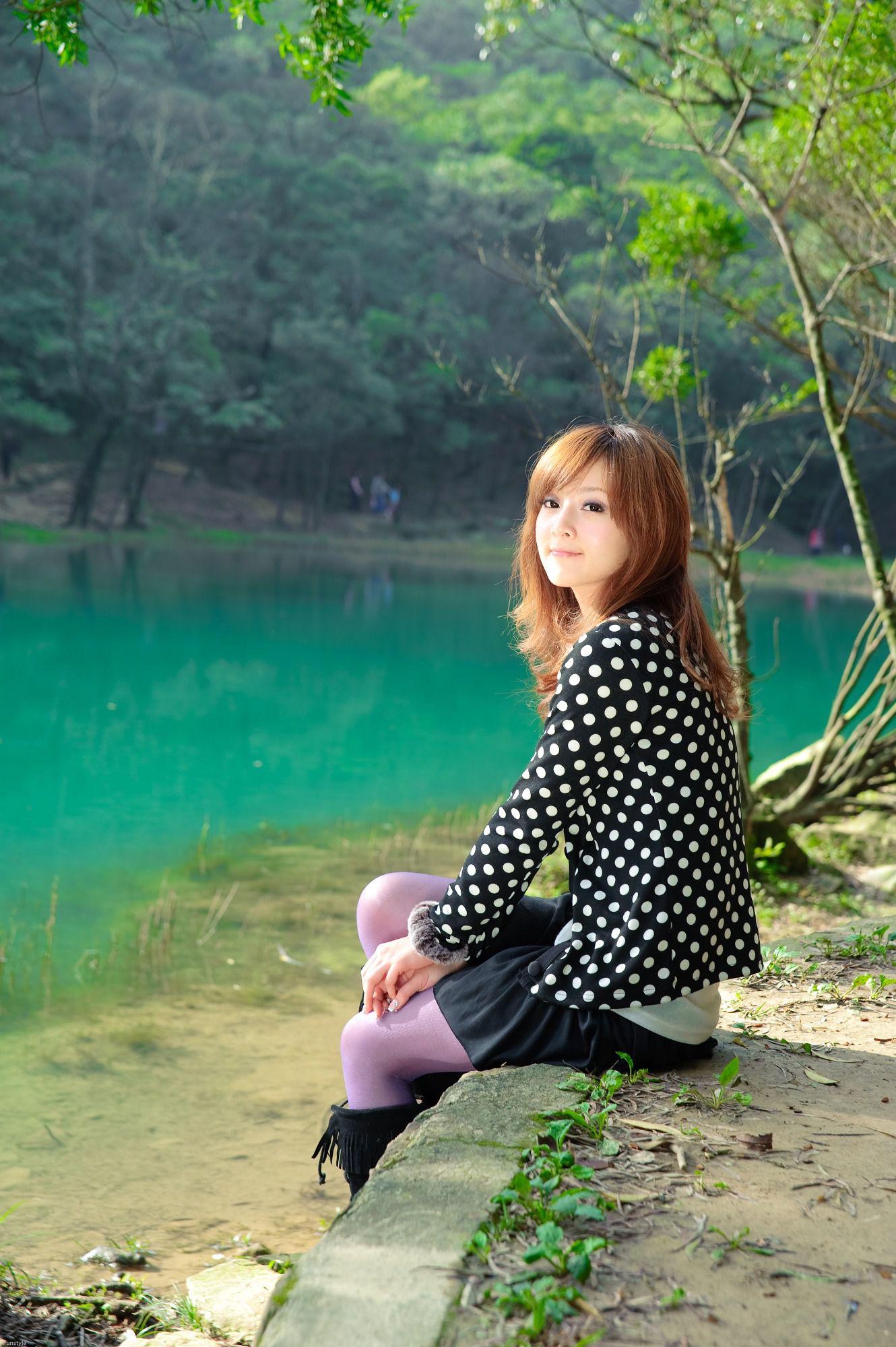 台湾女神果子MM《新山夢湖外拍》