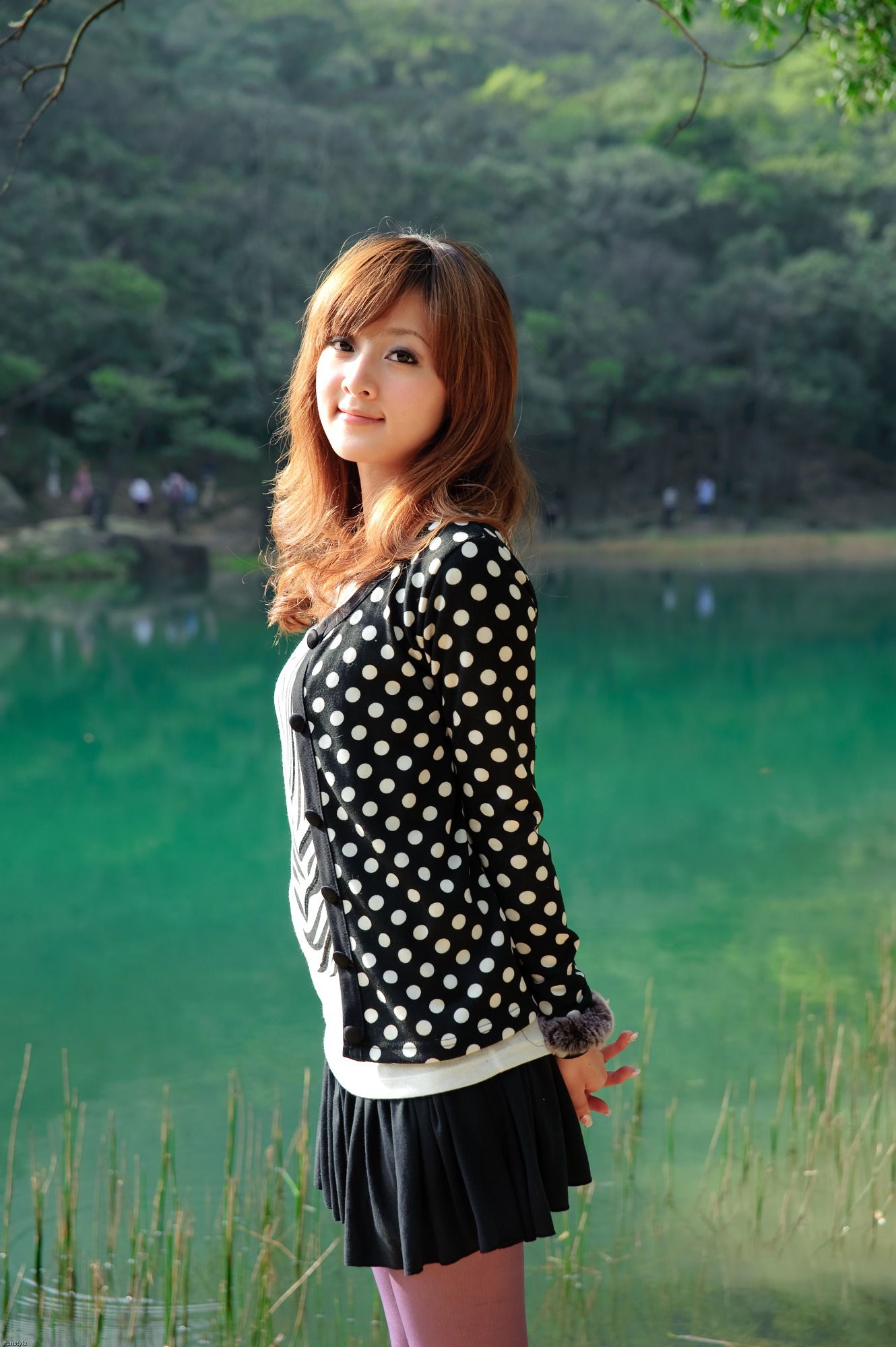 台湾女神果子MM《新山夢湖外拍》