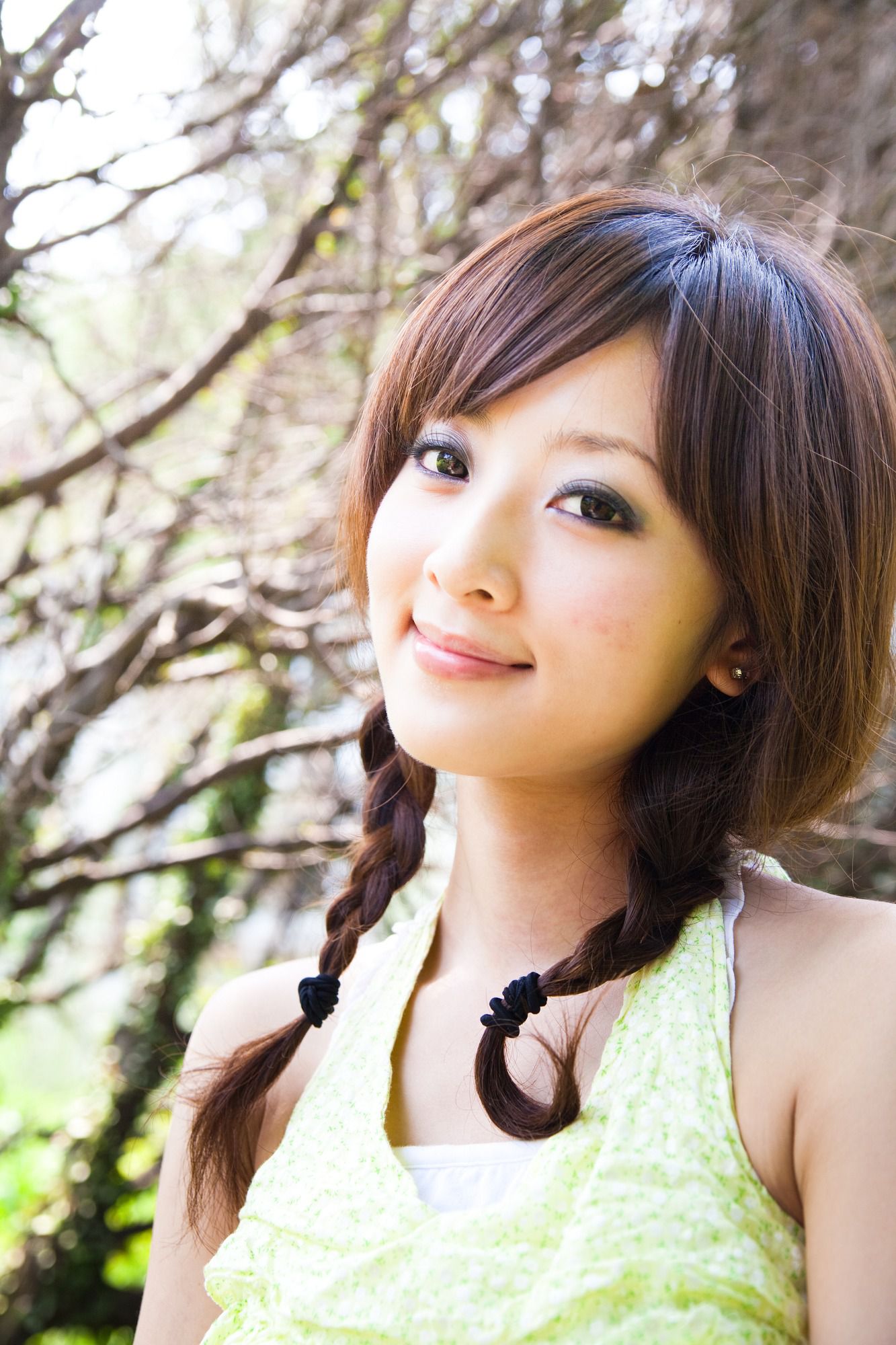 台湾美女果子MM《陽明山美軍宿舍外拍》第2部