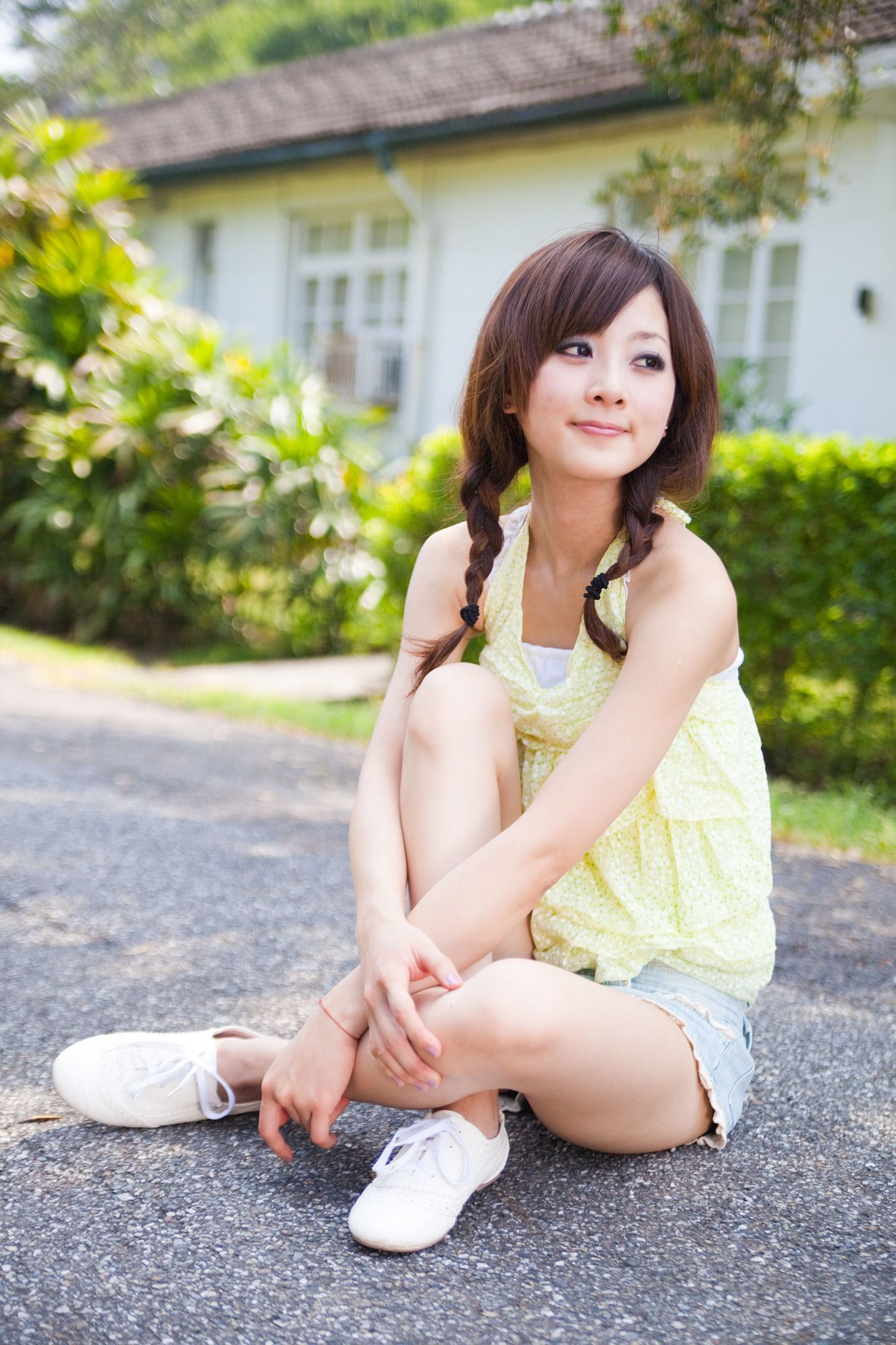 台湾美女果子MM《陽明山美軍宿舍外拍》第2部