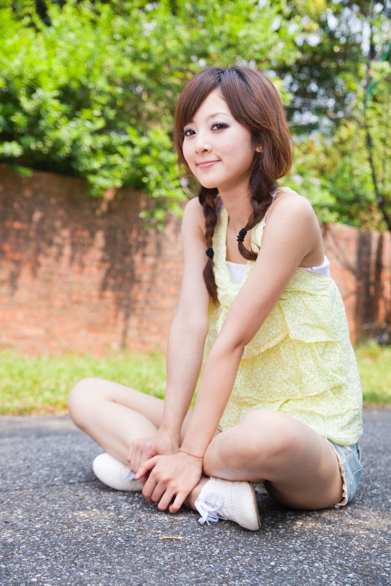 台湾美女果子MM《陽明山美軍宿舍外拍》第2部