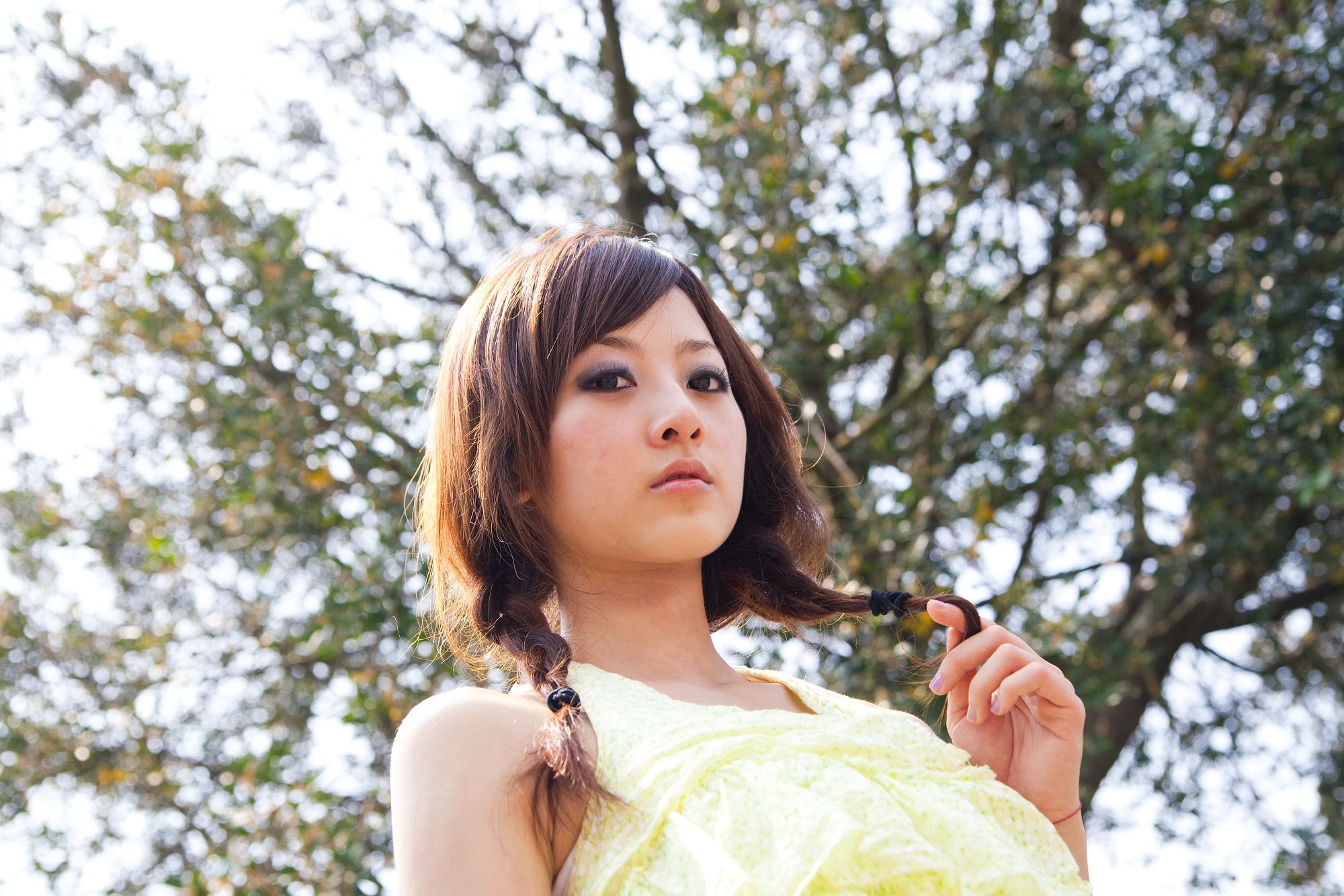 台湾美女果子MM《陽明山美軍宿舍外拍》第2部