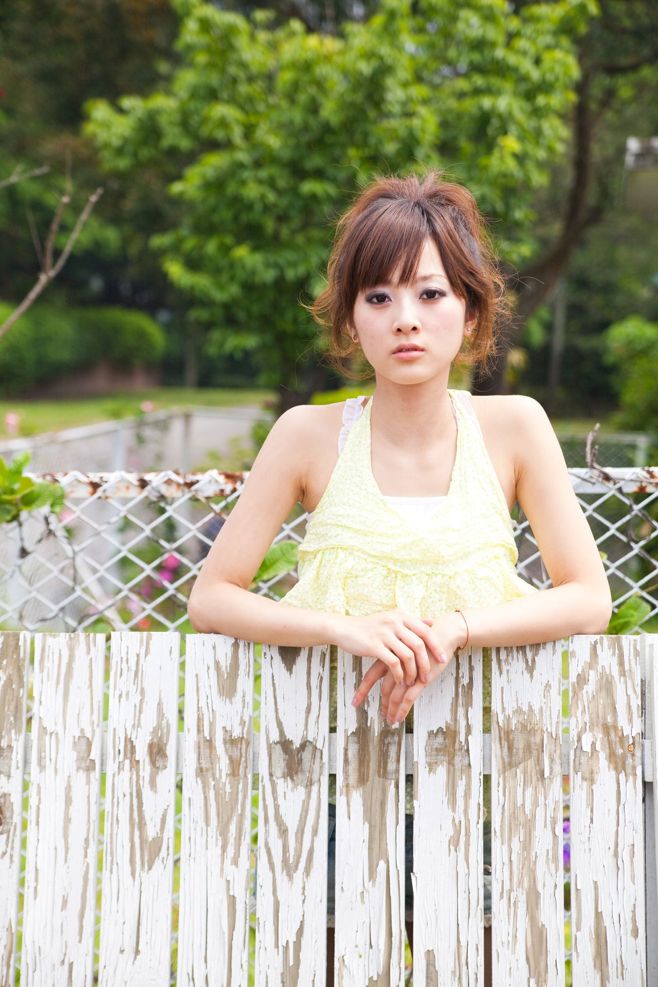 台湾美女果子MM《陽明山美軍宿舍外拍》第2部