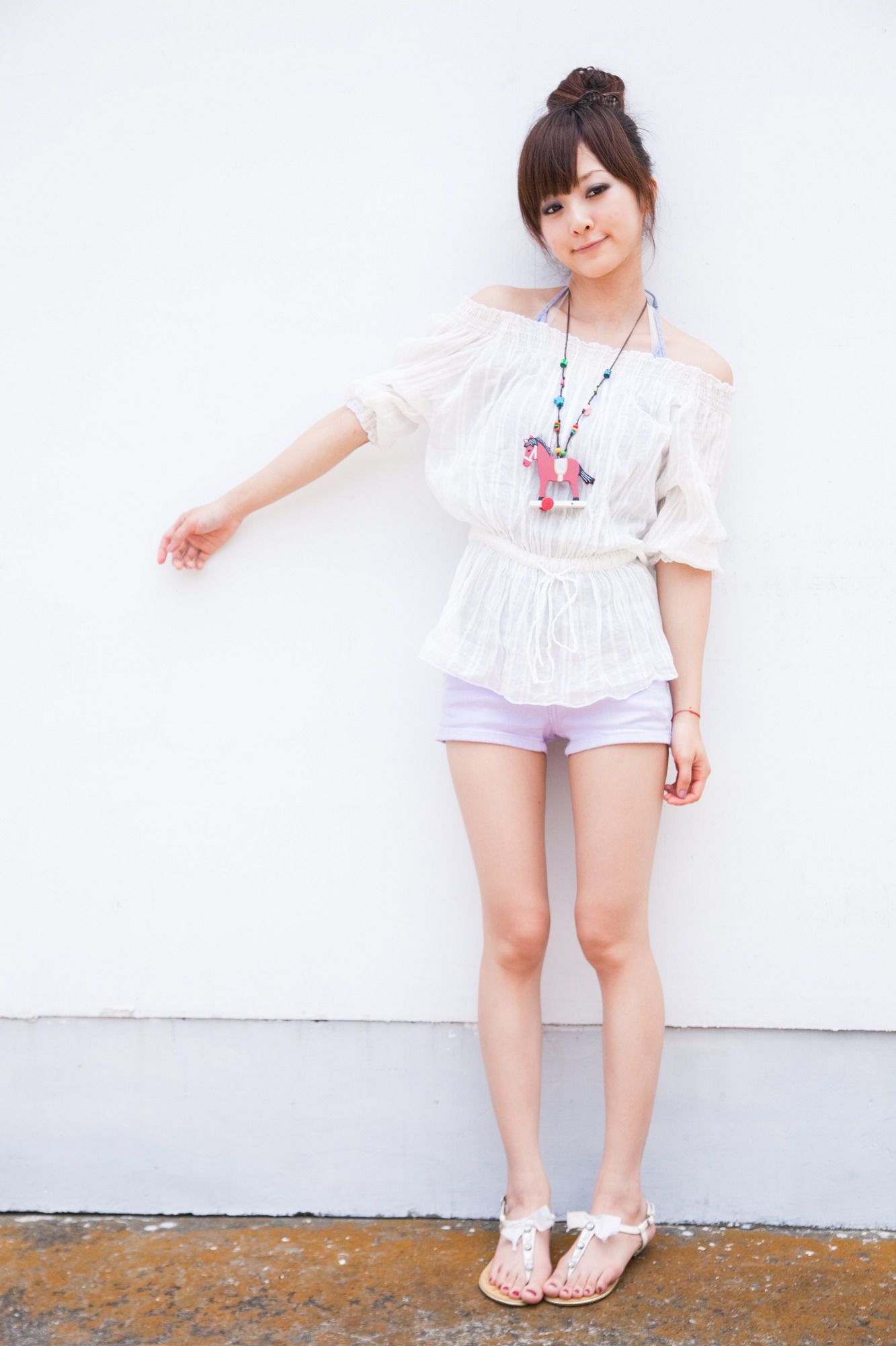 台湾美女果子MM《陽明山美軍宿舍外拍》第2部