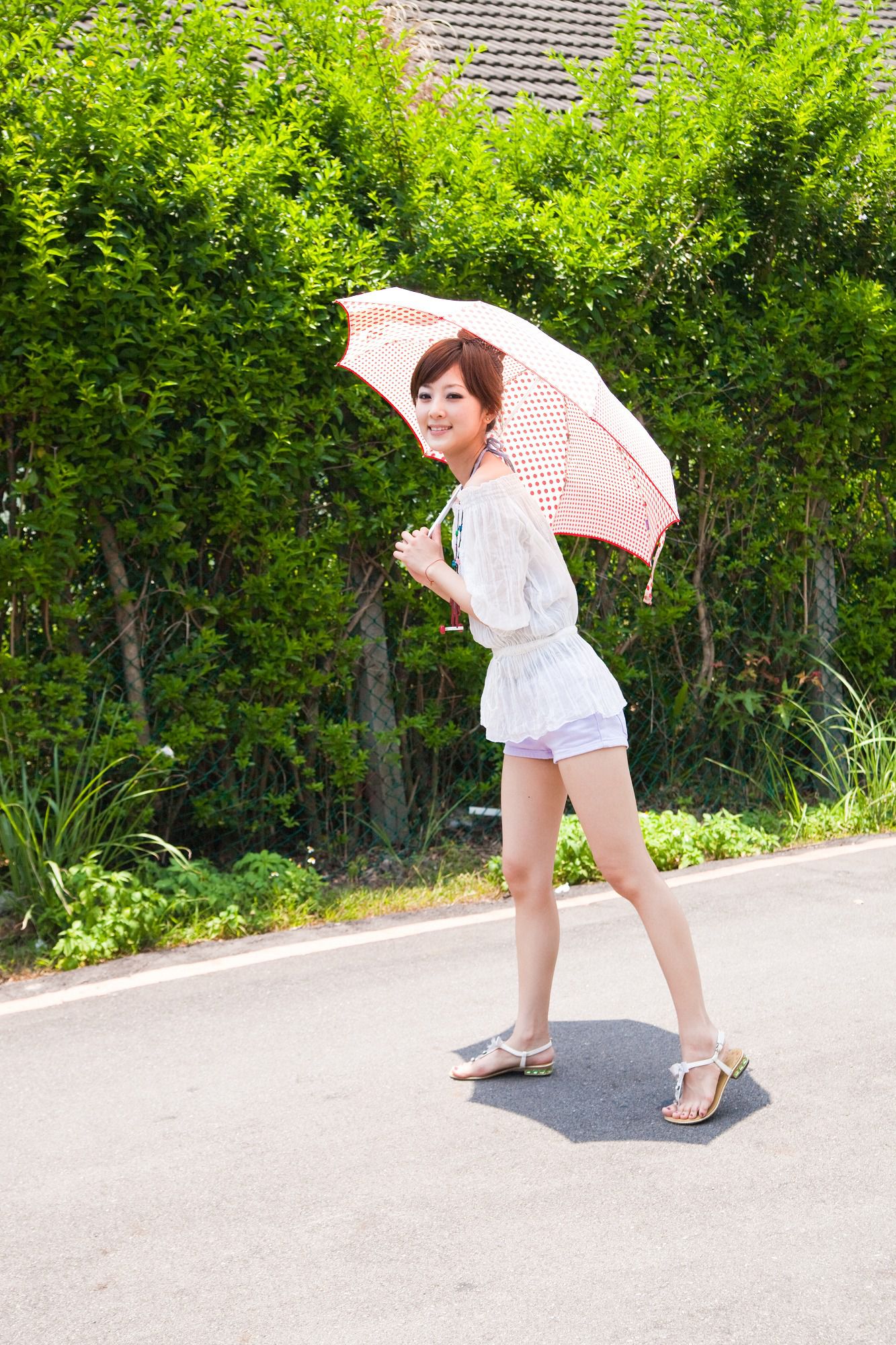 台湾美女果子MM《陽明山美軍宿舍外拍》第2部