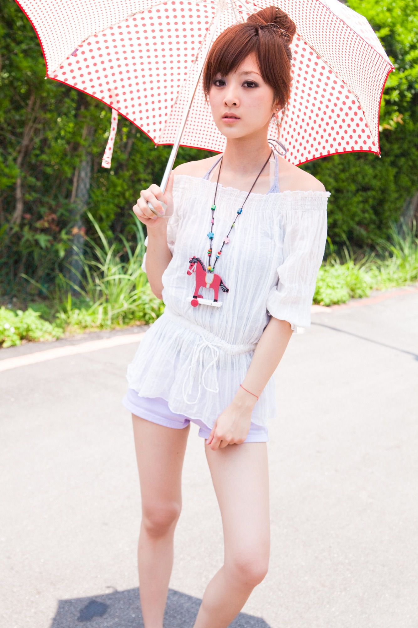 台湾美女果子MM《陽明山美軍宿舍外拍》第2部