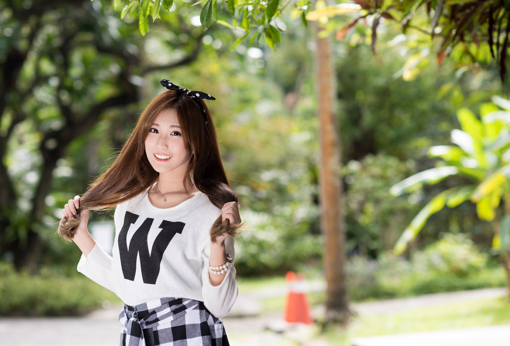 宅男女神张楚珊《外拍甜美蝴蝶节妹子》