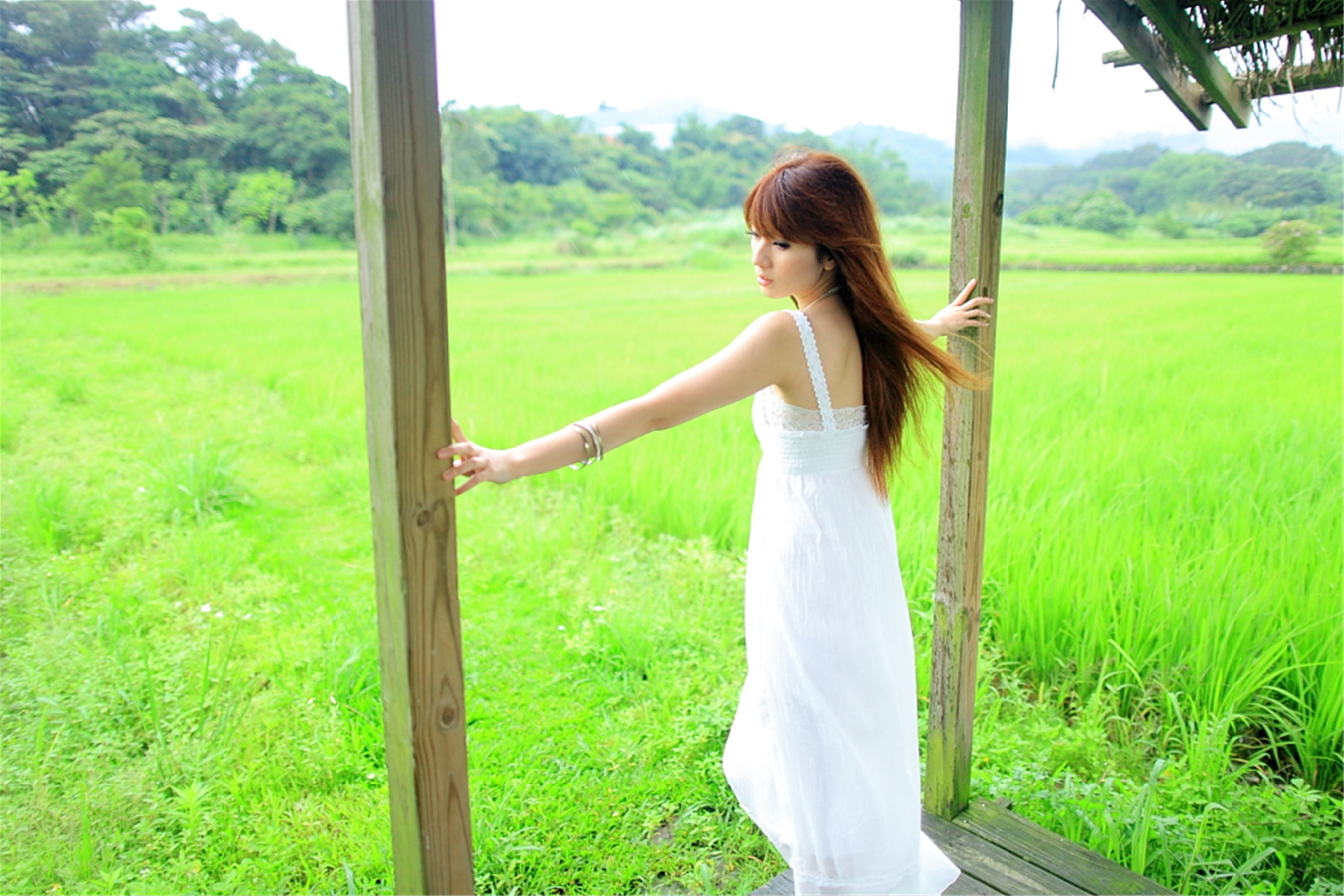 台湾正妹小静《农场初夏田园风光》唯美白裙系列