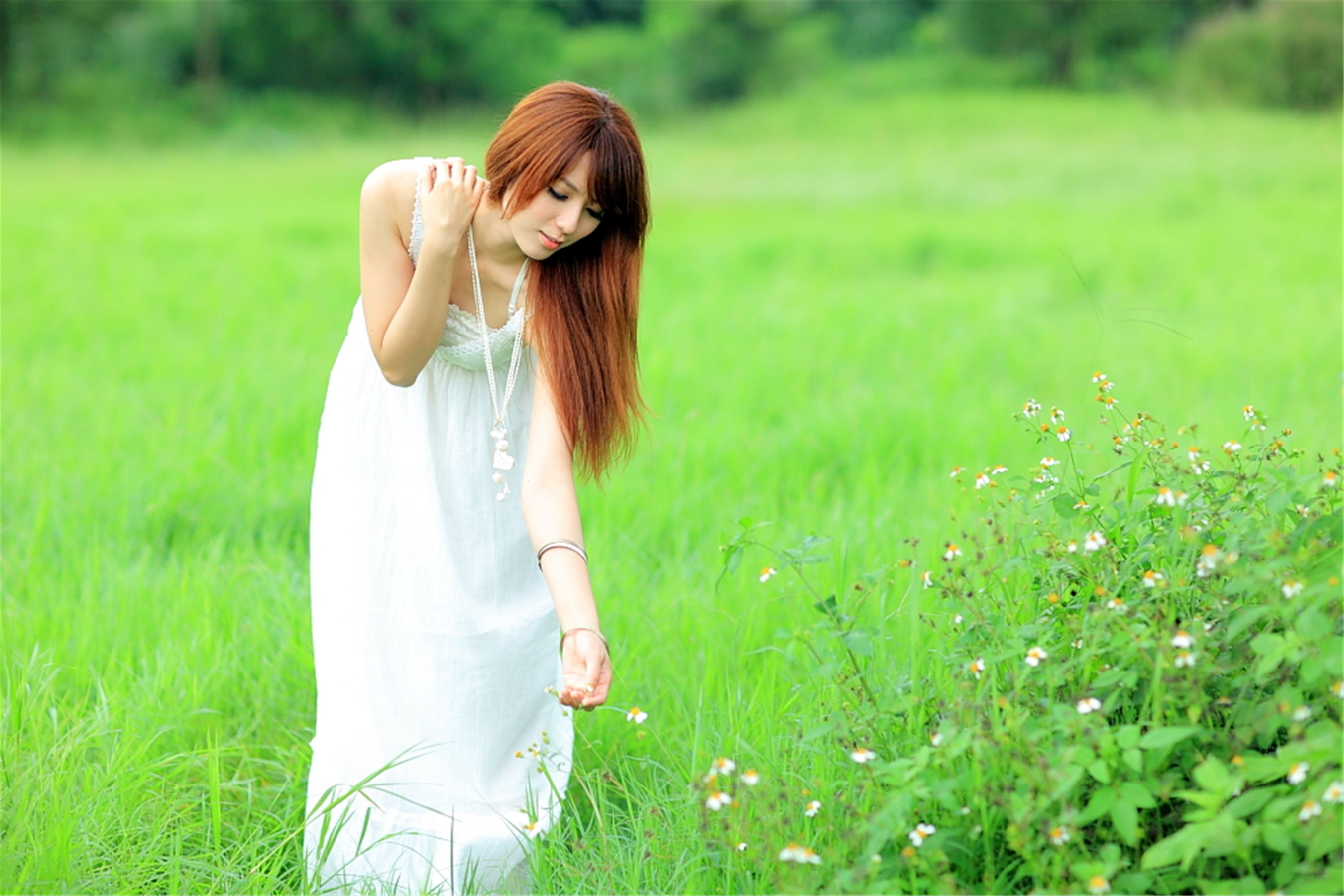 台湾正妹小静《农场初夏田园风光》唯美白裙系列