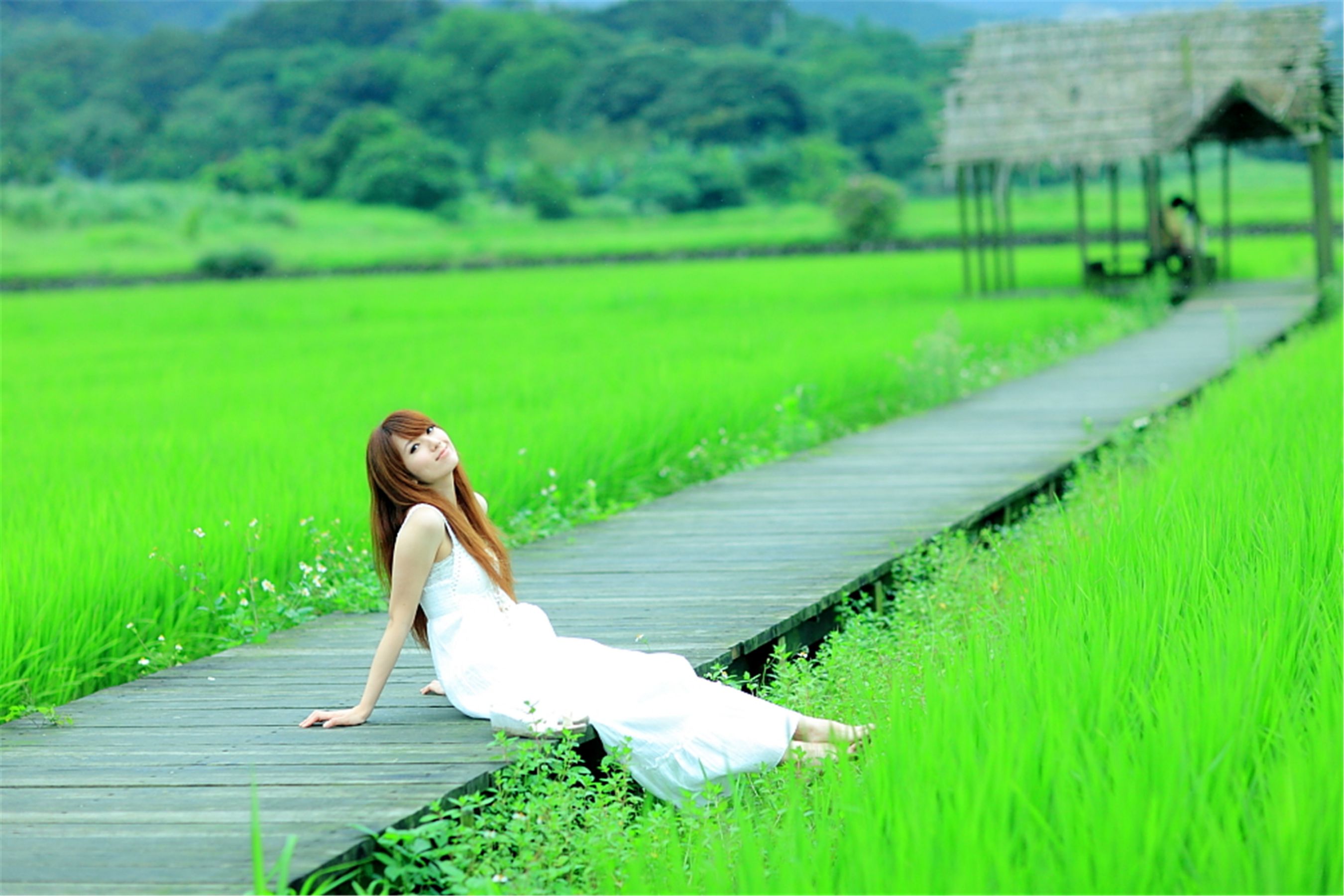 台湾正妹小静《农场初夏田园风光》唯美白裙系列