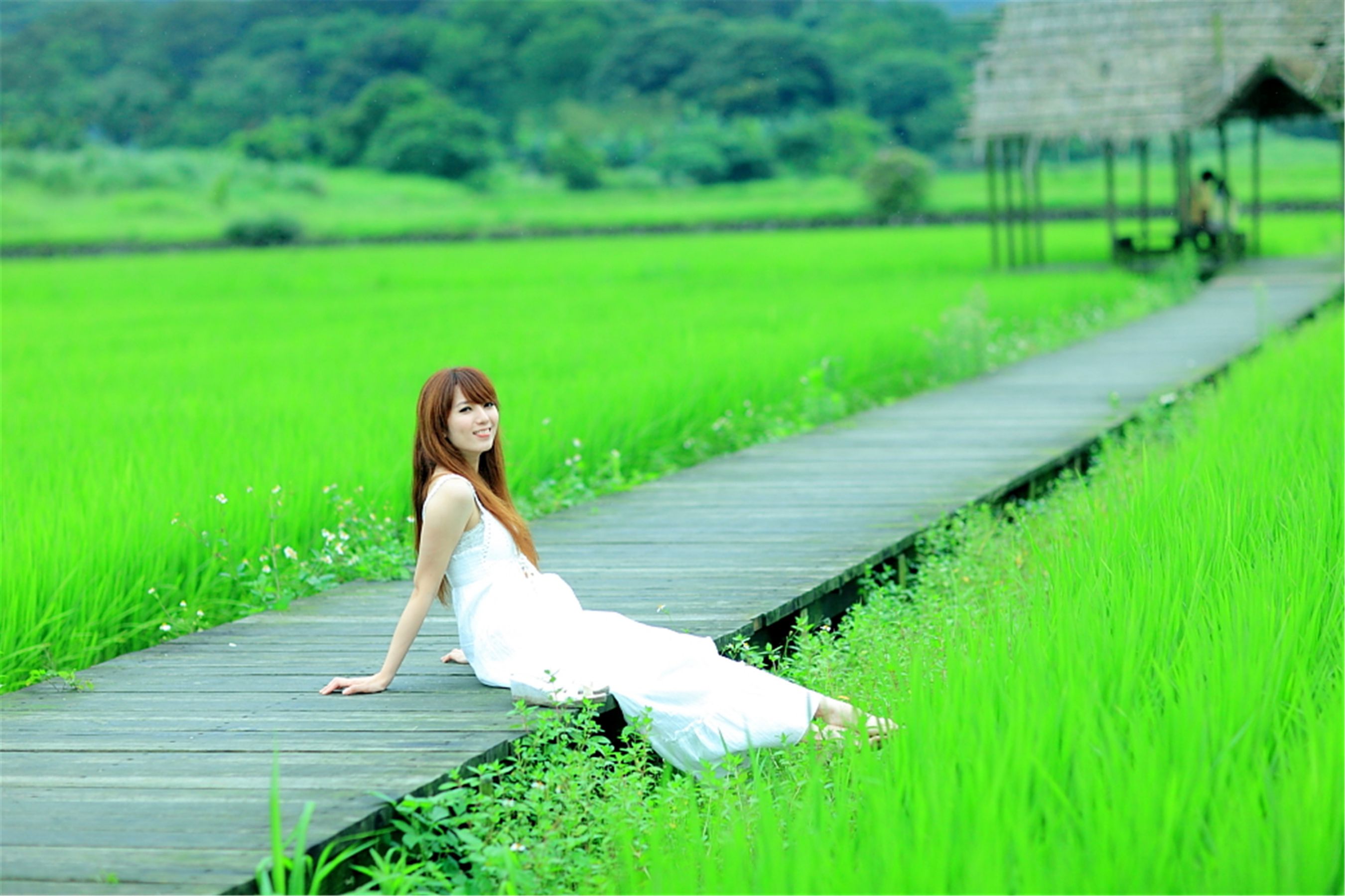 台湾正妹小静《农场初夏田园风光》唯美白裙系列