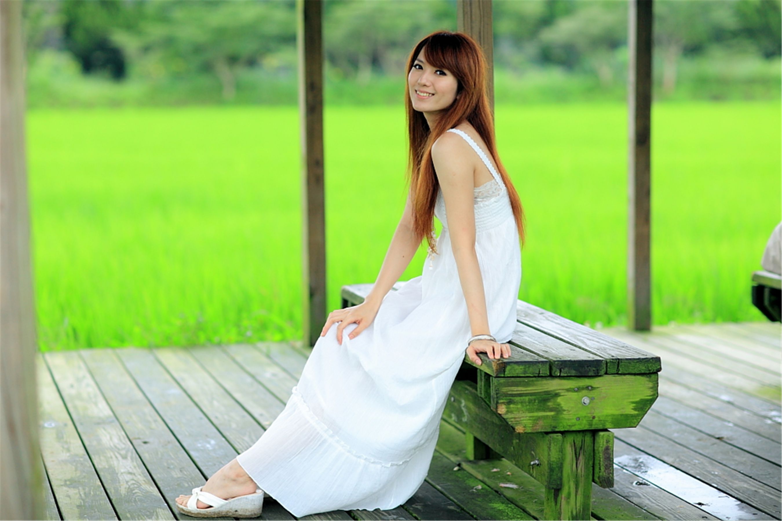 台湾正妹小静《农场初夏田园风光》唯美白裙系列