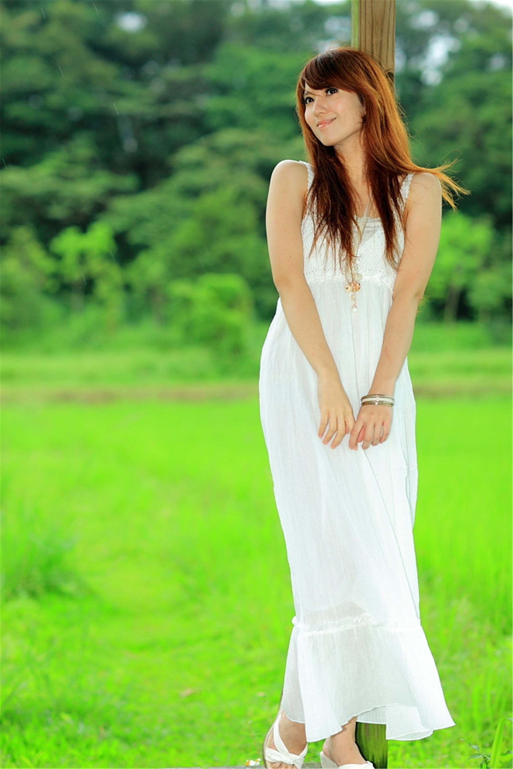 台湾正妹小静《农场初夏田园风光》唯美白裙系列