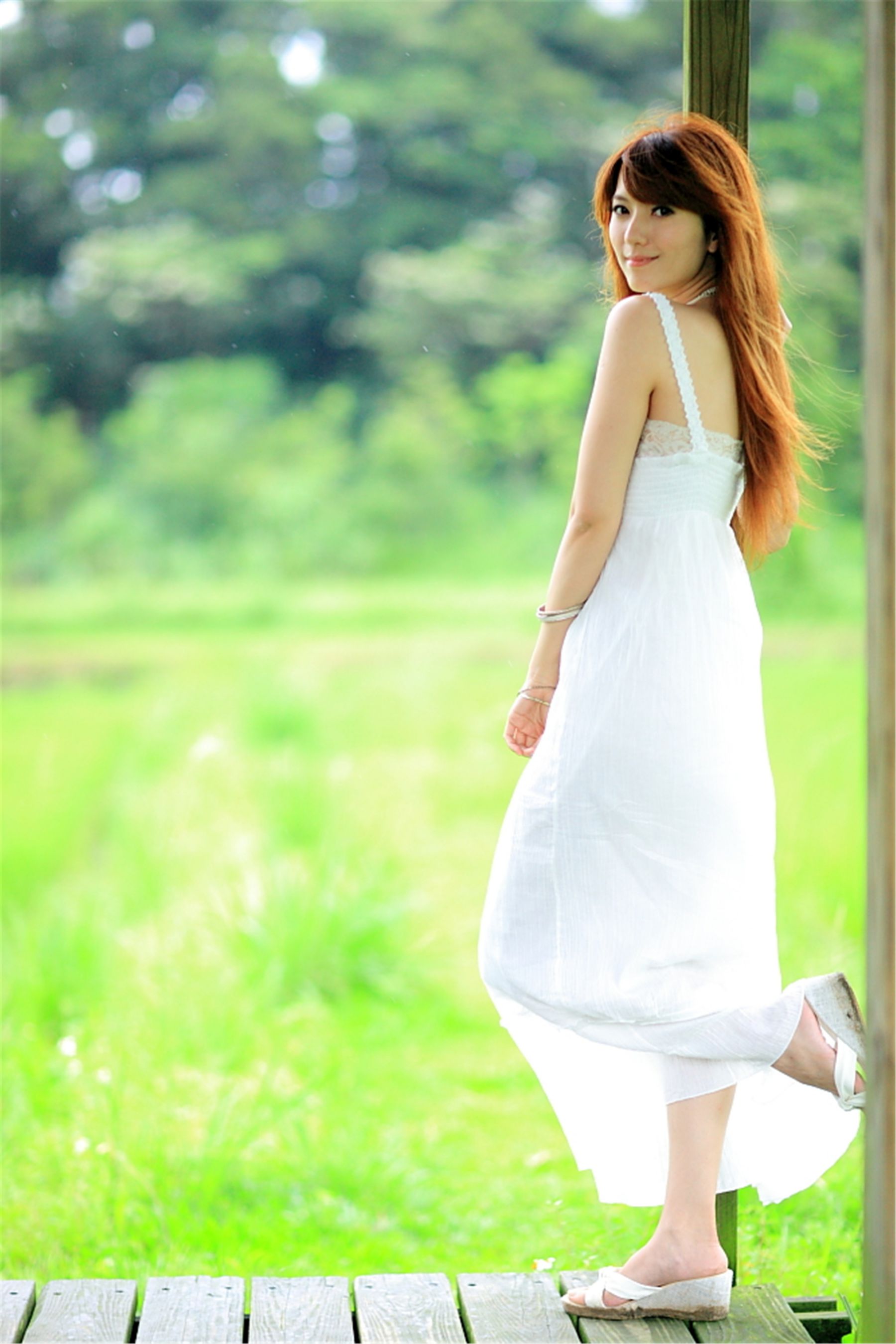 台湾正妹小静《农场初夏田园风光》唯美白裙系列