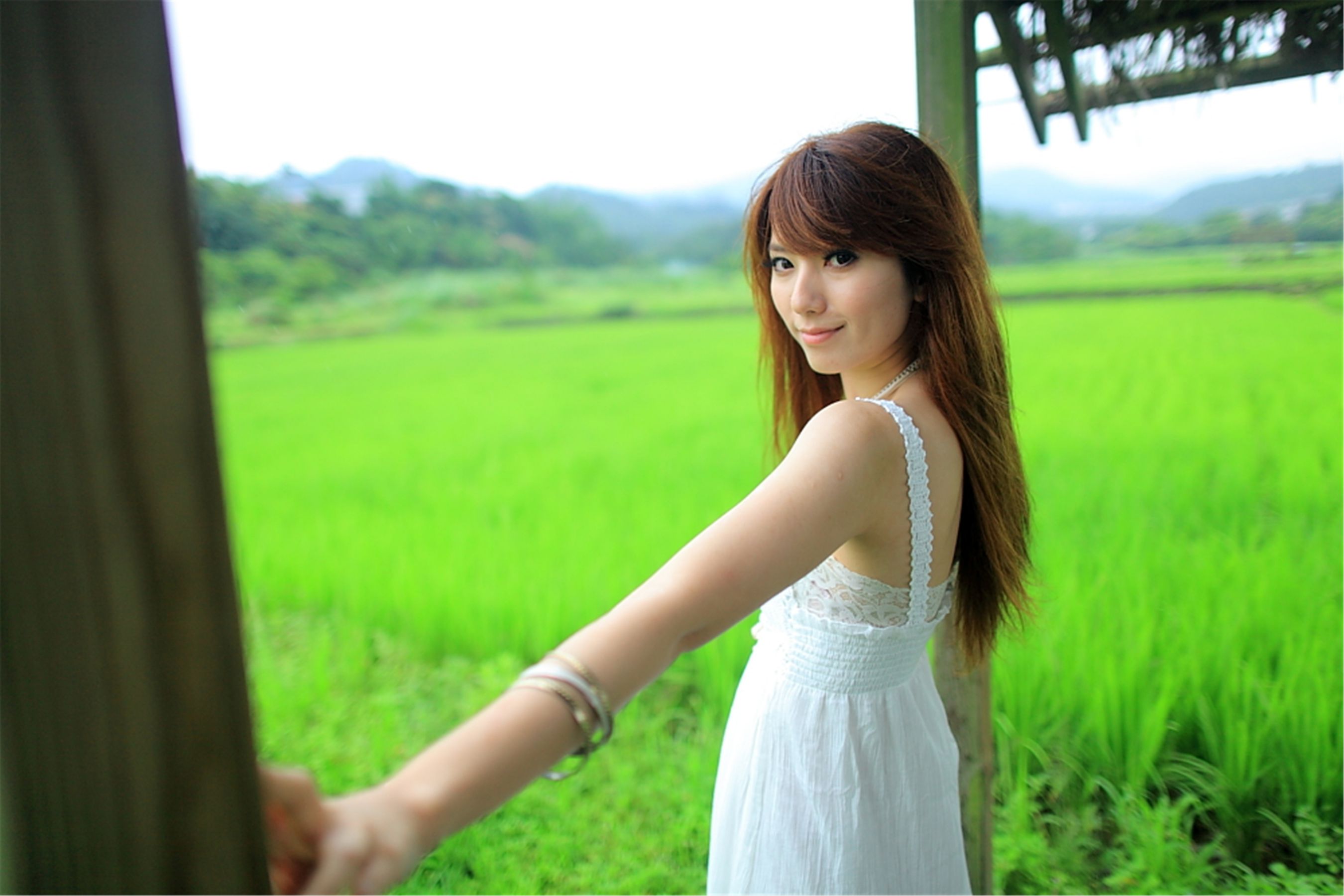 台湾正妹小静《农场初夏田园风光》唯美白裙系列
