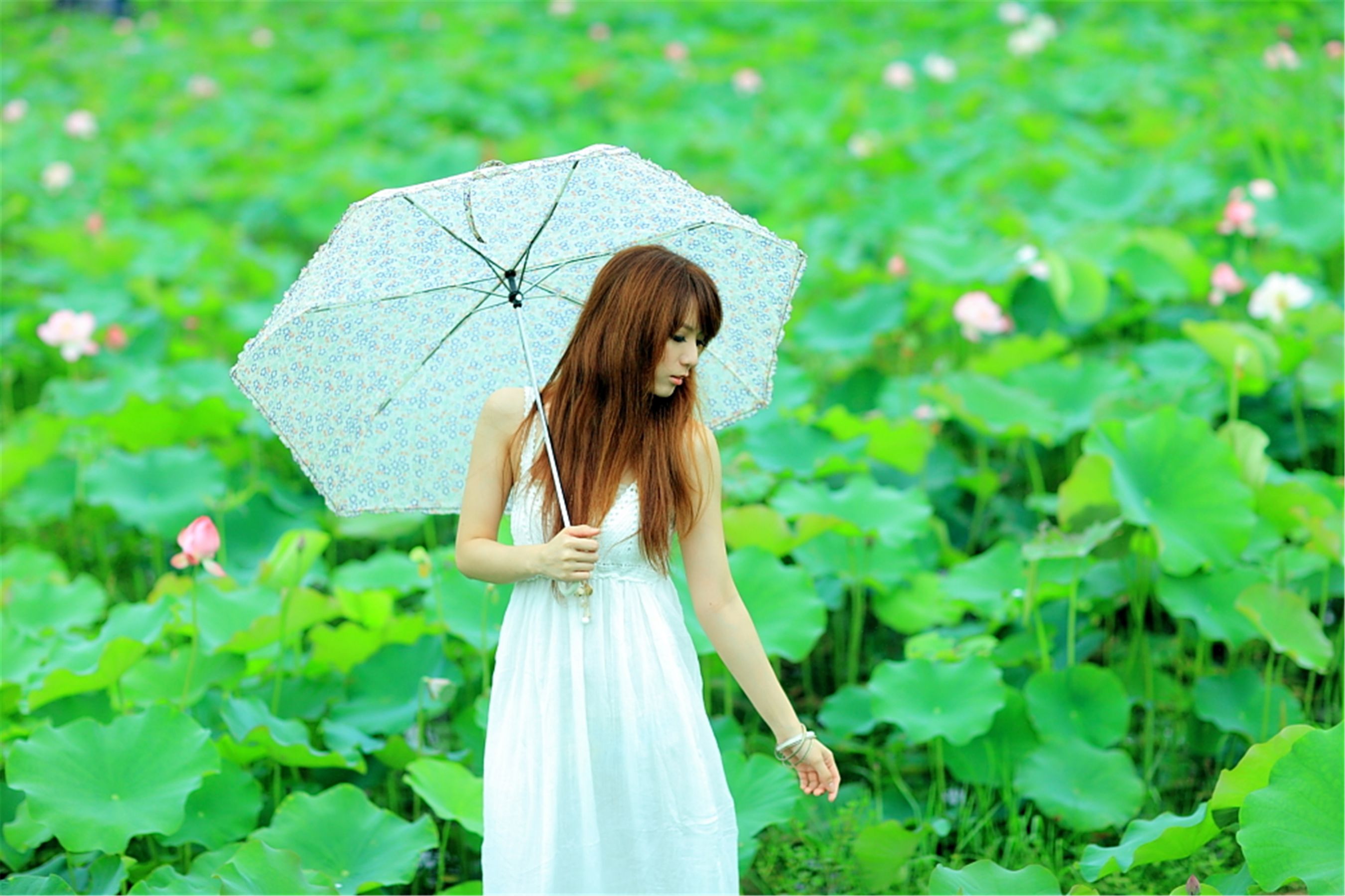 台湾正妹小静《农场初夏田园风光》唯美白裙系列