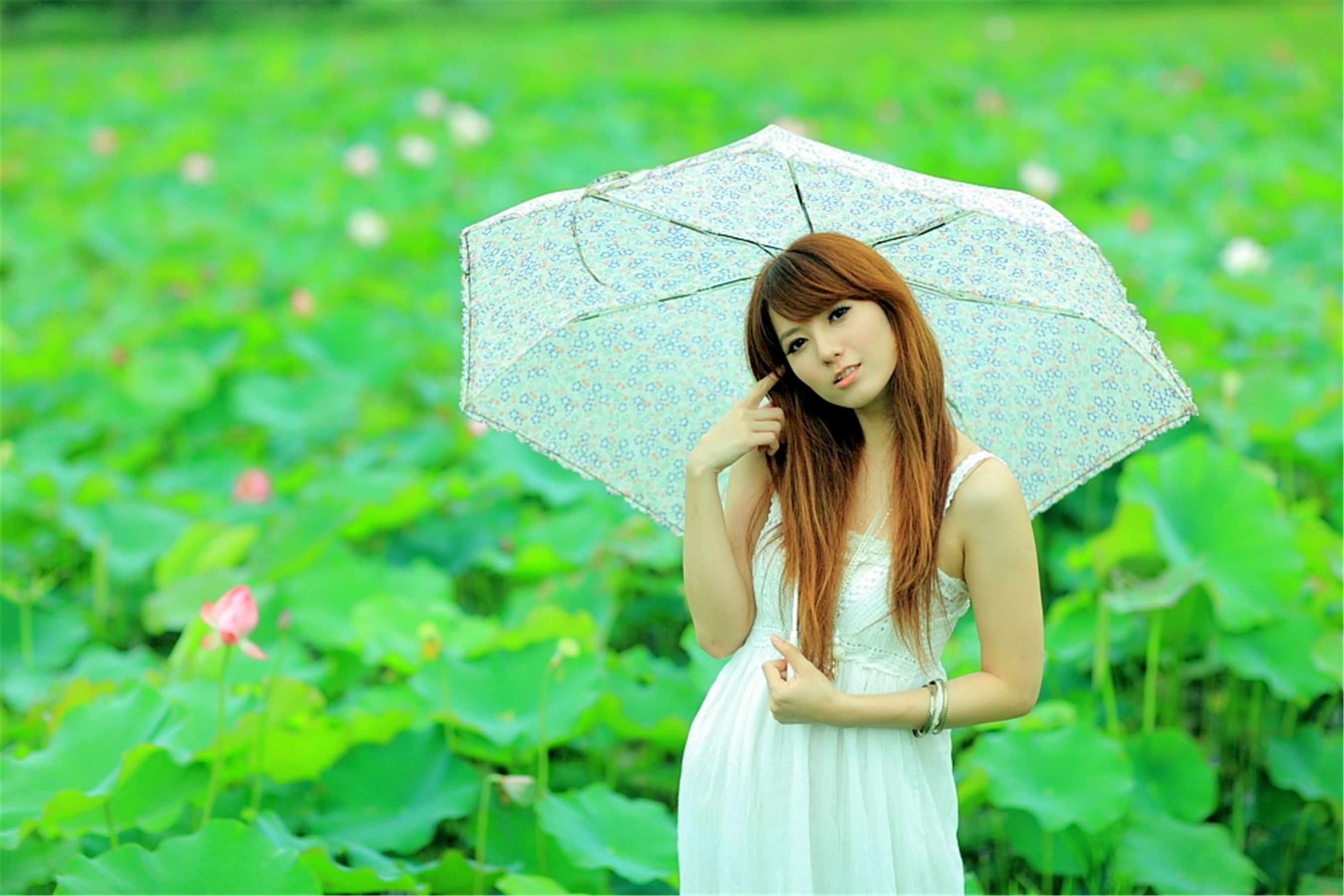 台湾正妹小静《农场初夏田园风光》唯美白裙系列