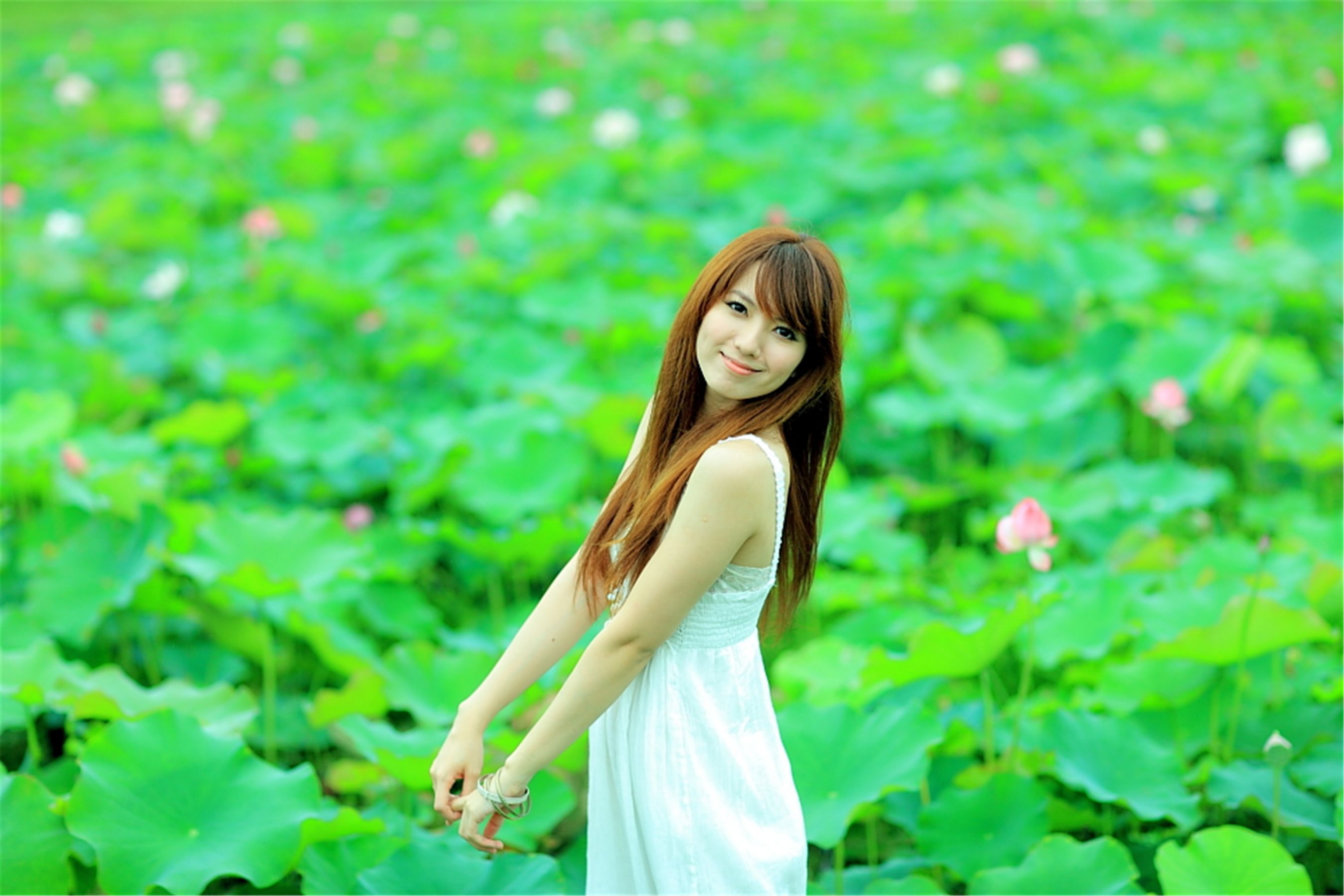 台湾正妹小静《农场初夏田园风光》唯美白裙系列