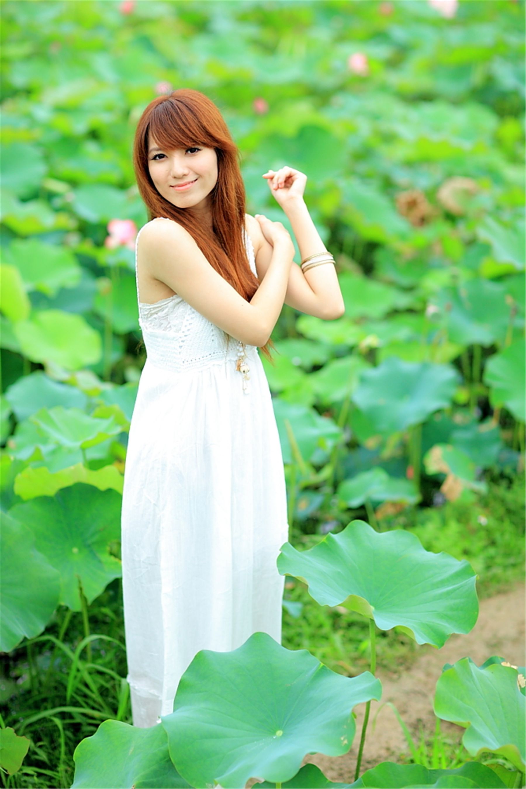台湾正妹小静《农场初夏田园风光》唯美白裙系列