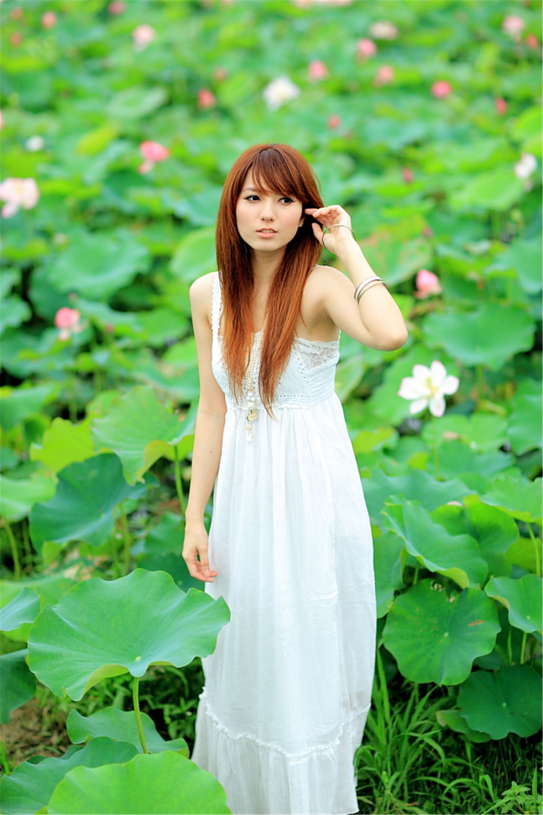 台湾正妹小静《农场初夏田园风光》唯美白裙系列