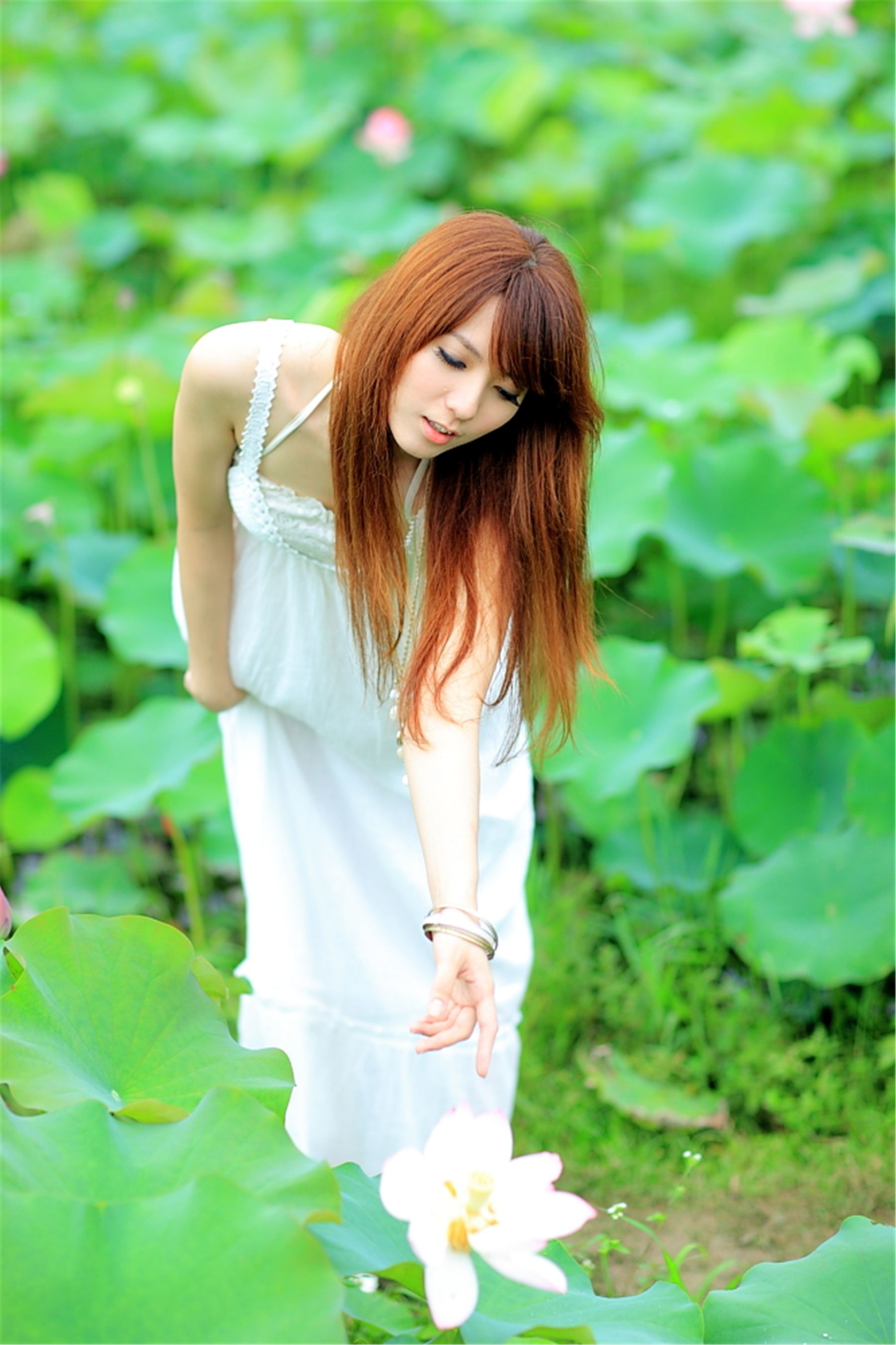 台湾正妹小静《农场初夏田园风光》唯美白裙系列