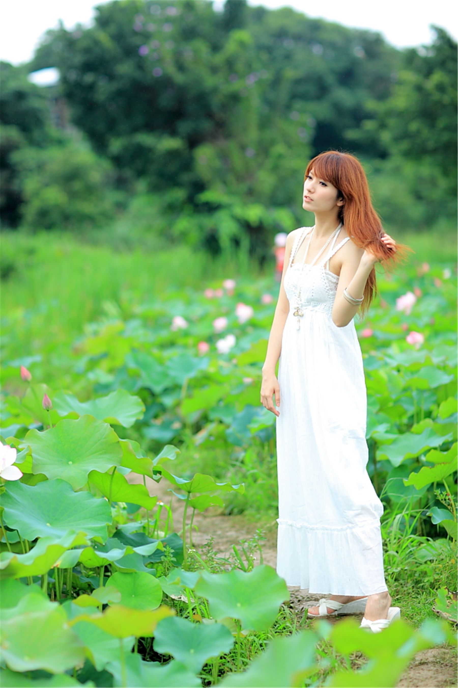 台湾正妹小静《农场初夏田园风光》唯美白裙系列