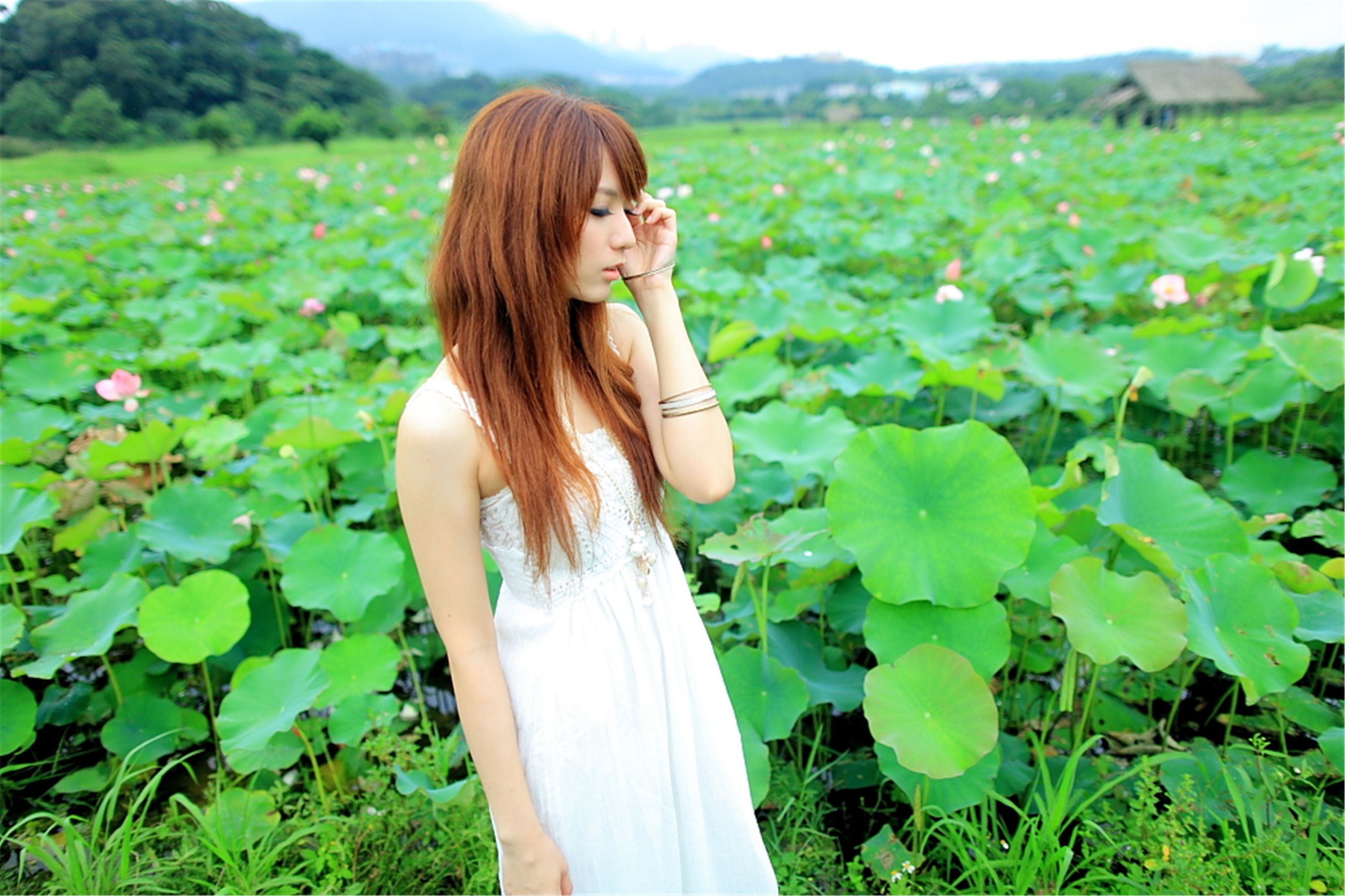 台湾正妹小静《农场初夏田园风光》唯美白裙系列