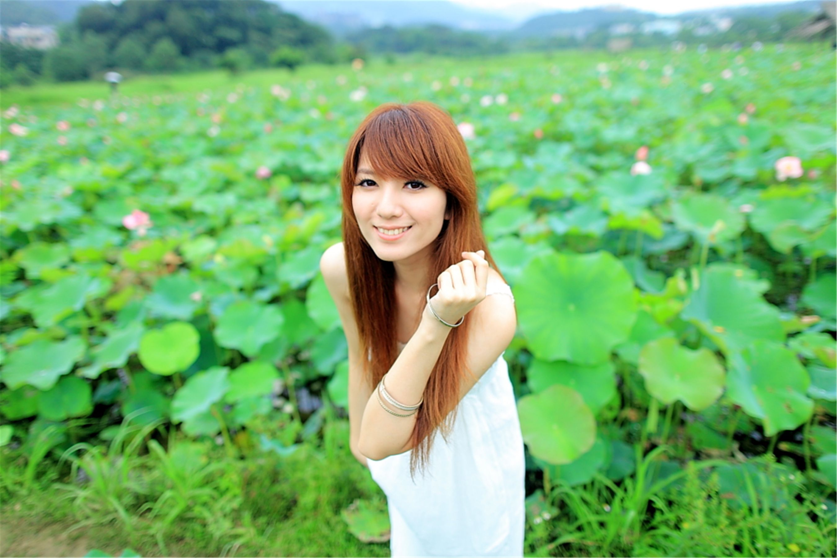 台湾正妹小静《农场初夏田园风光》唯美白裙系列