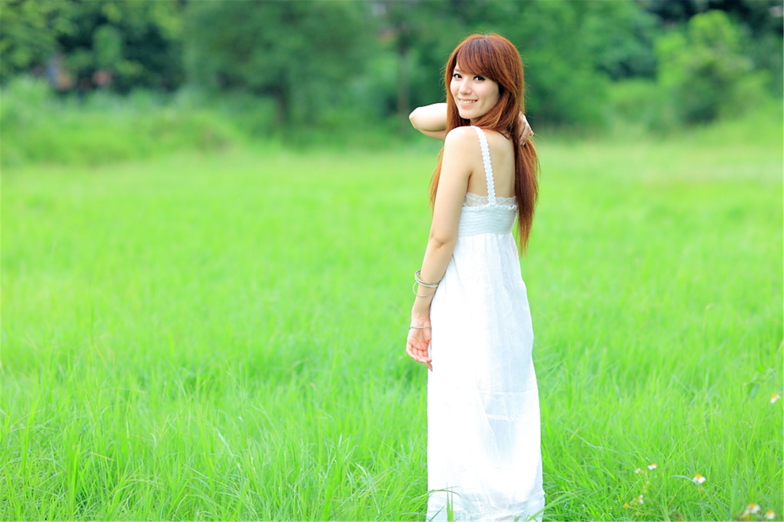 台湾正妹小静《农场初夏田园风光》唯美白裙系列