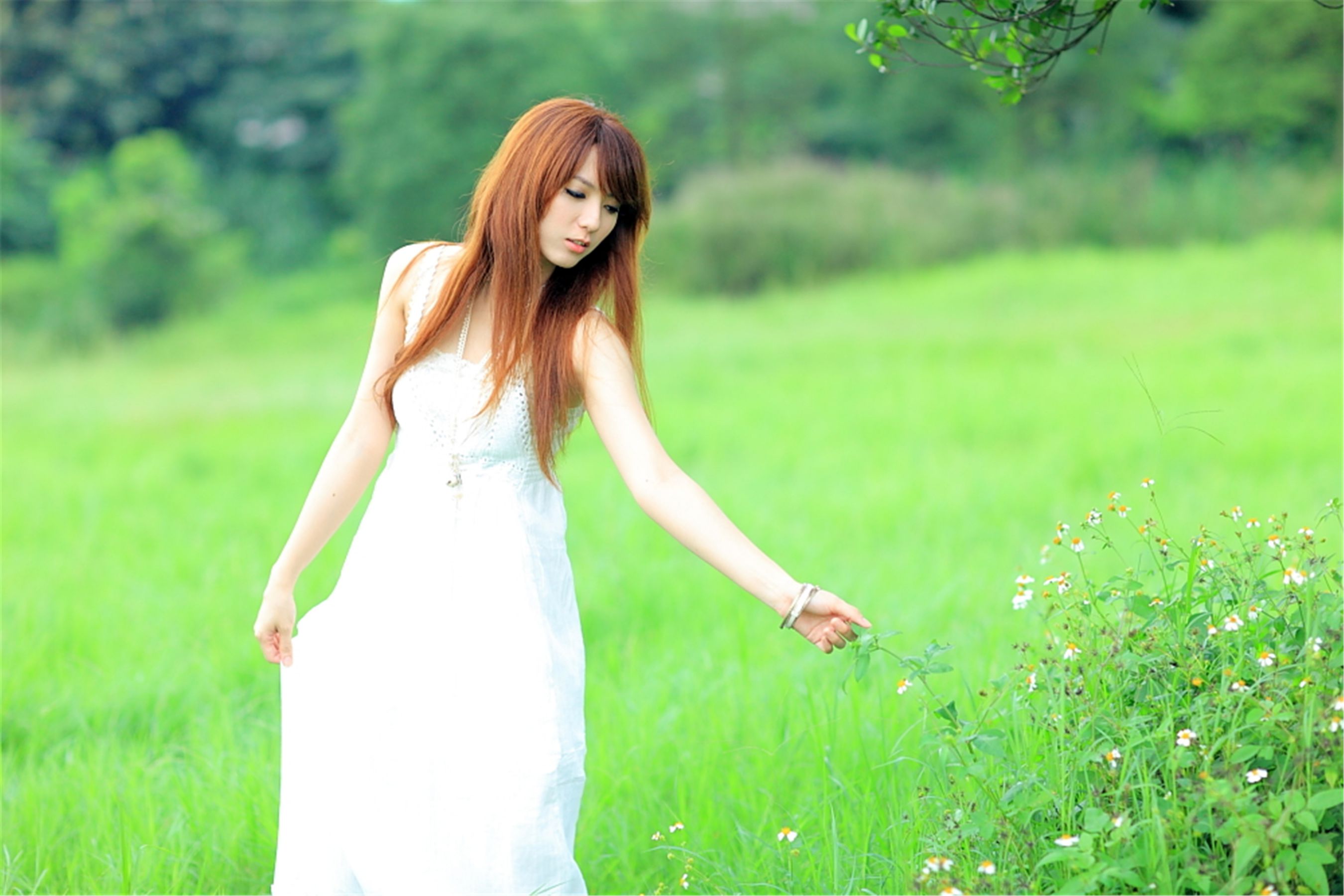 台湾正妹小静《农场初夏田园风光》唯美白裙系列