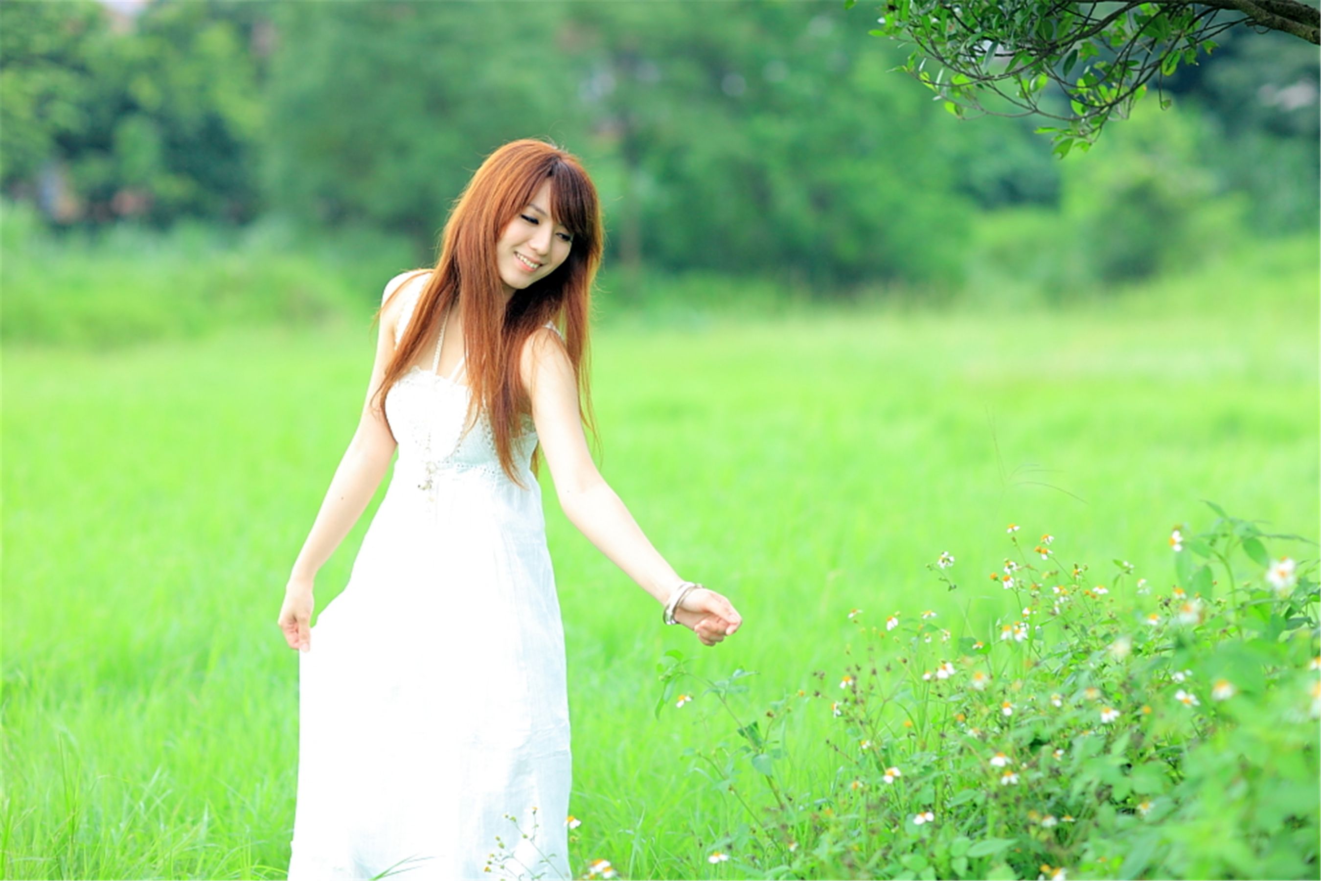 台湾正妹小静《农场初夏田园风光》唯美白裙系列