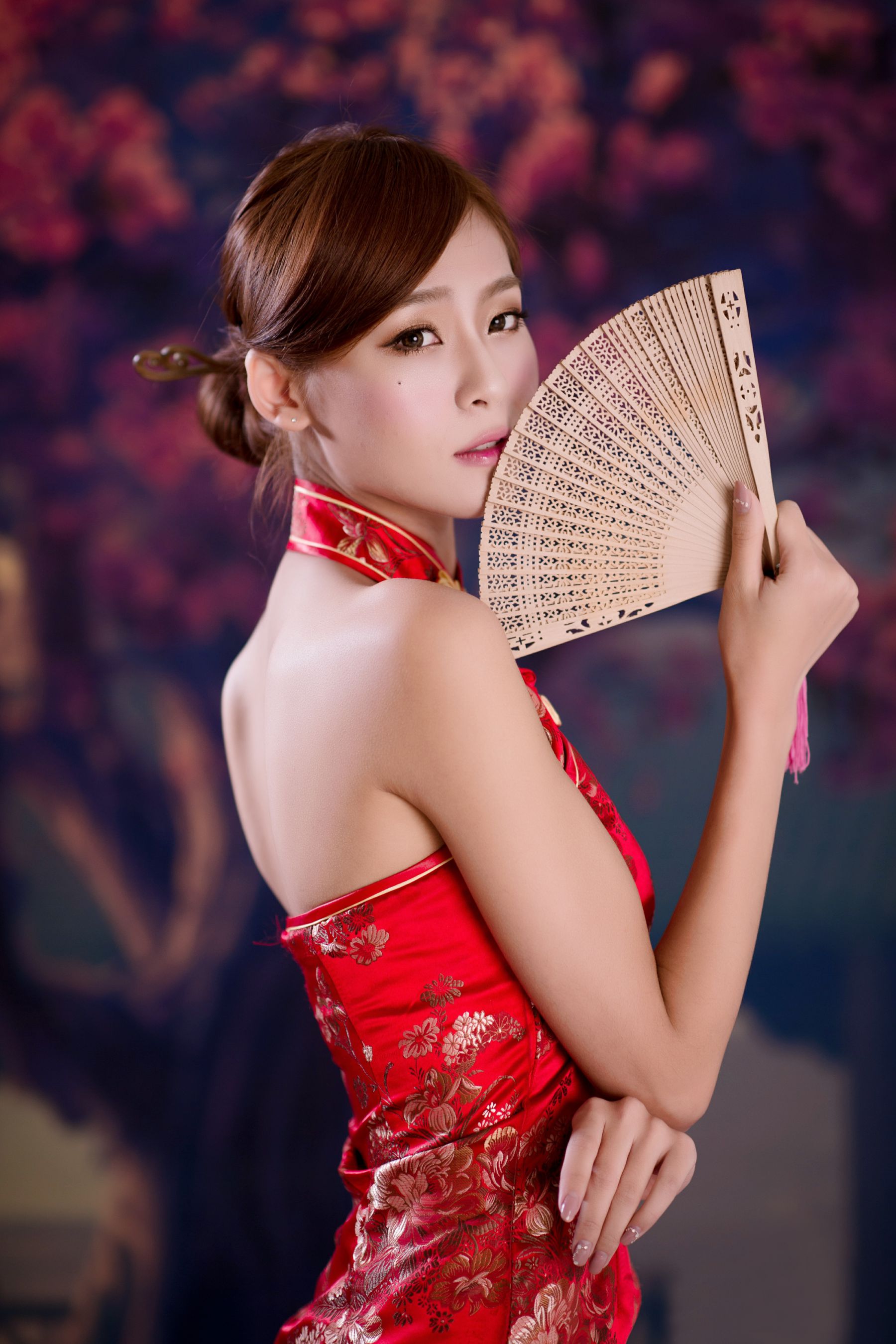 台湾女神Winnie小雪《古典红色旗袍》