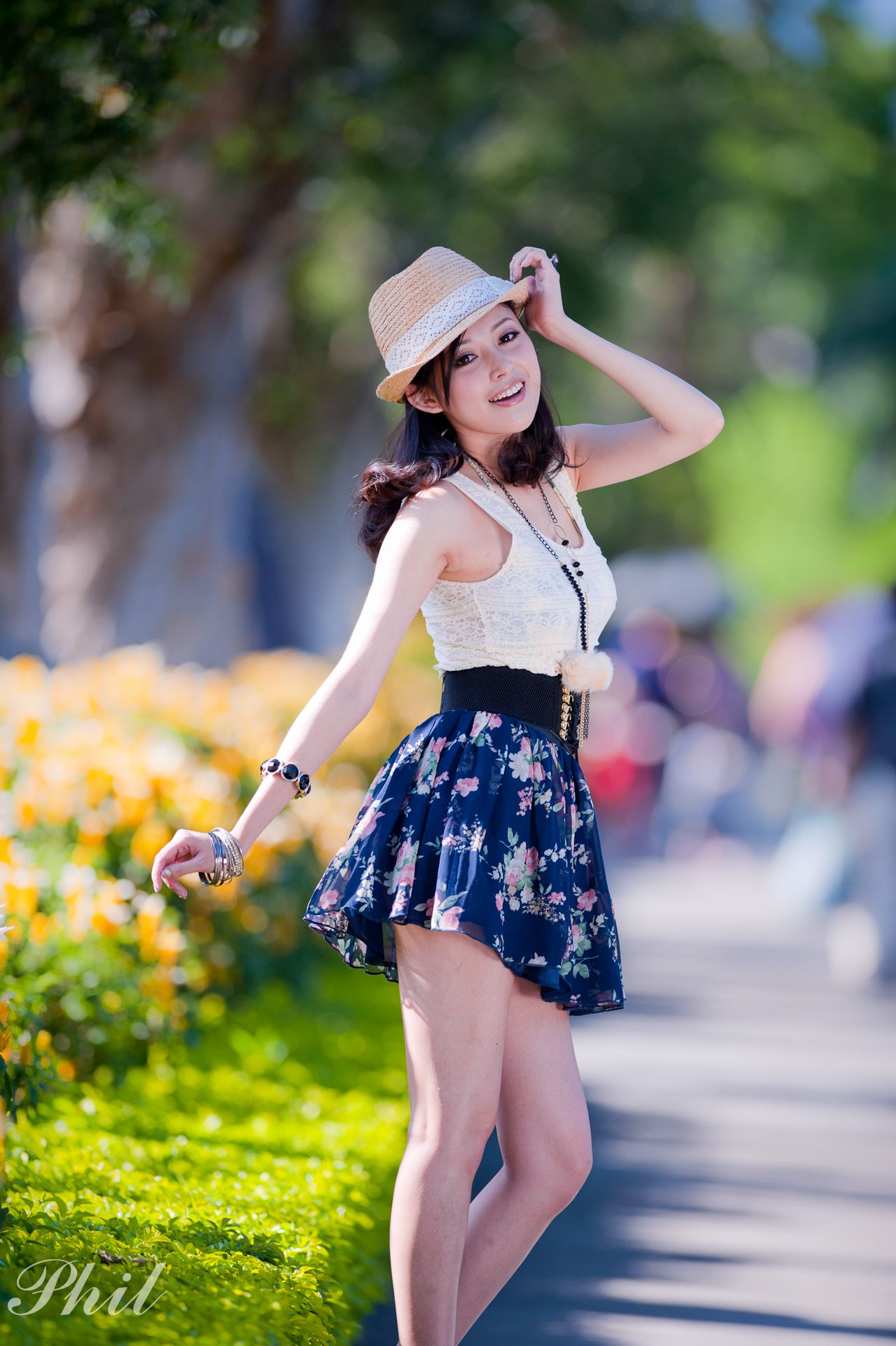 Beautyleg腿模Avy《连衣裙公园外拍》
