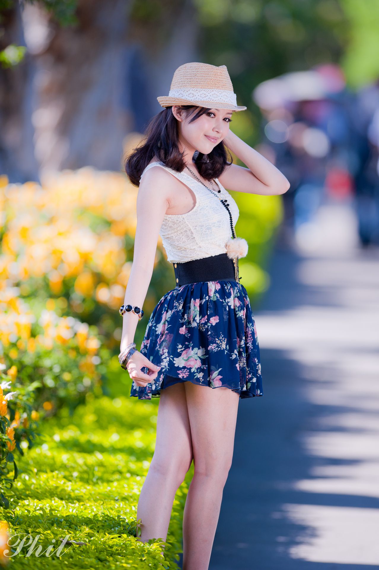 Beautyleg腿模Avy《连衣裙公园外拍》