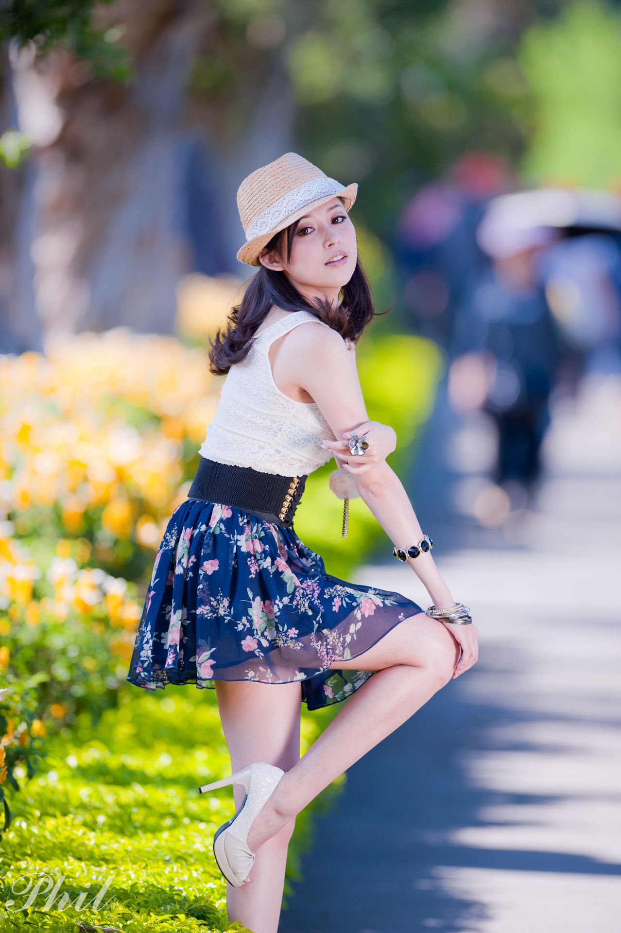 Beautyleg腿模Avy《连衣裙公园外拍》