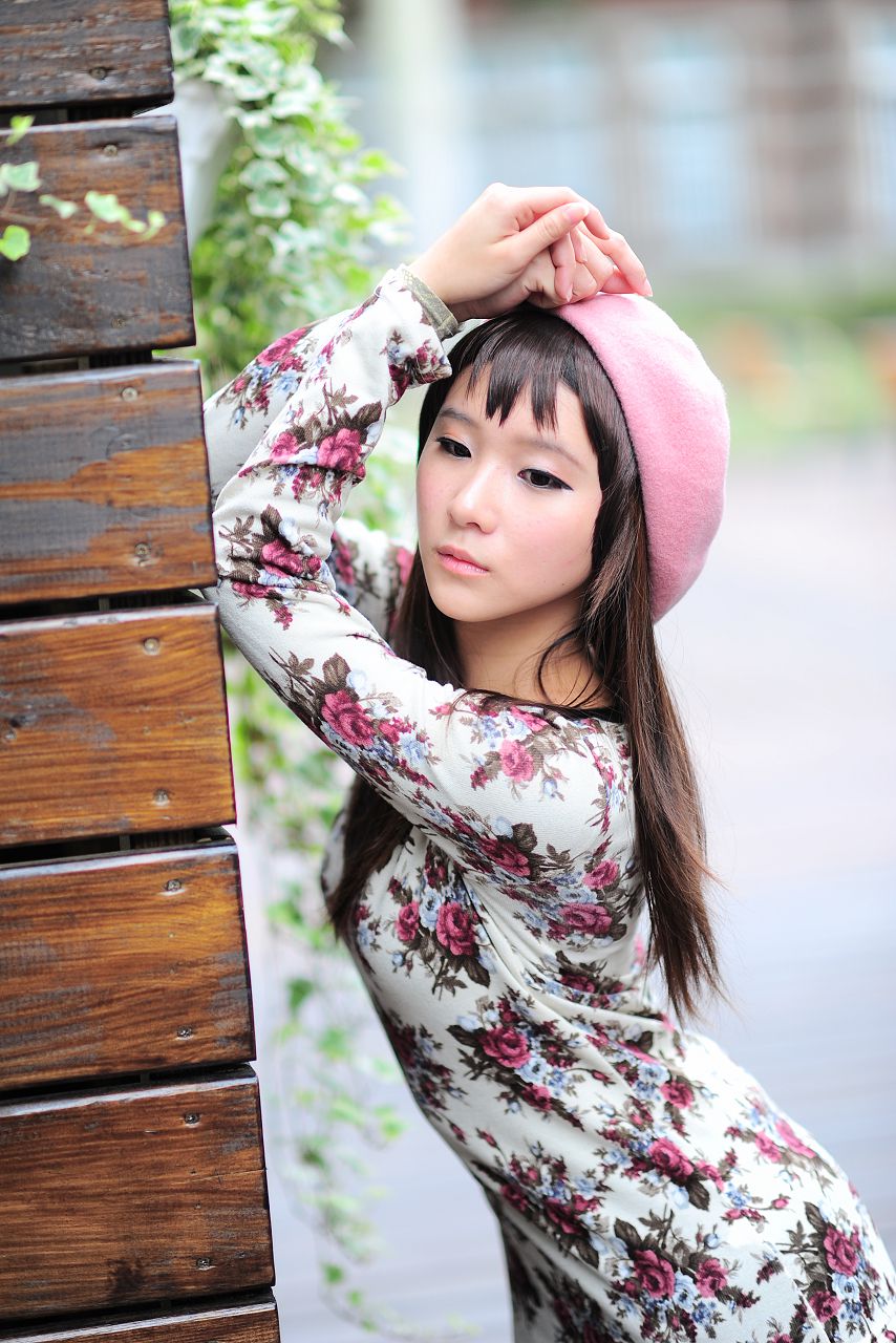 台湾黑丝芭比娃娃美女外拍