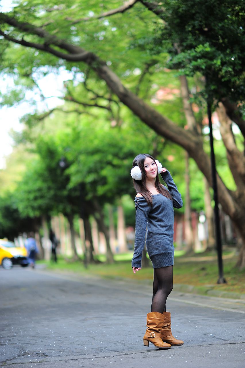 台湾黑丝芭比娃娃美女外拍