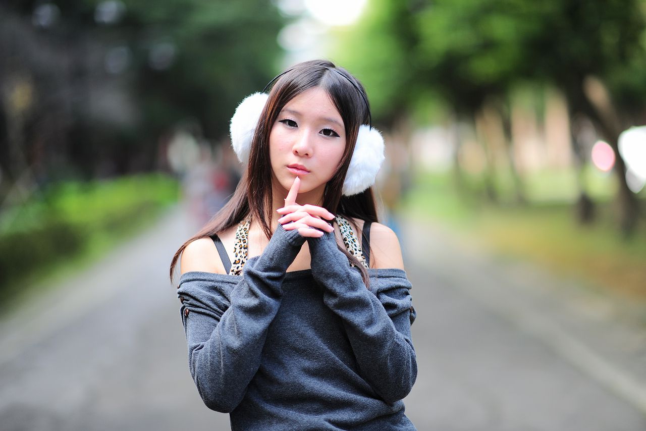 台湾黑丝芭比娃娃美女外拍