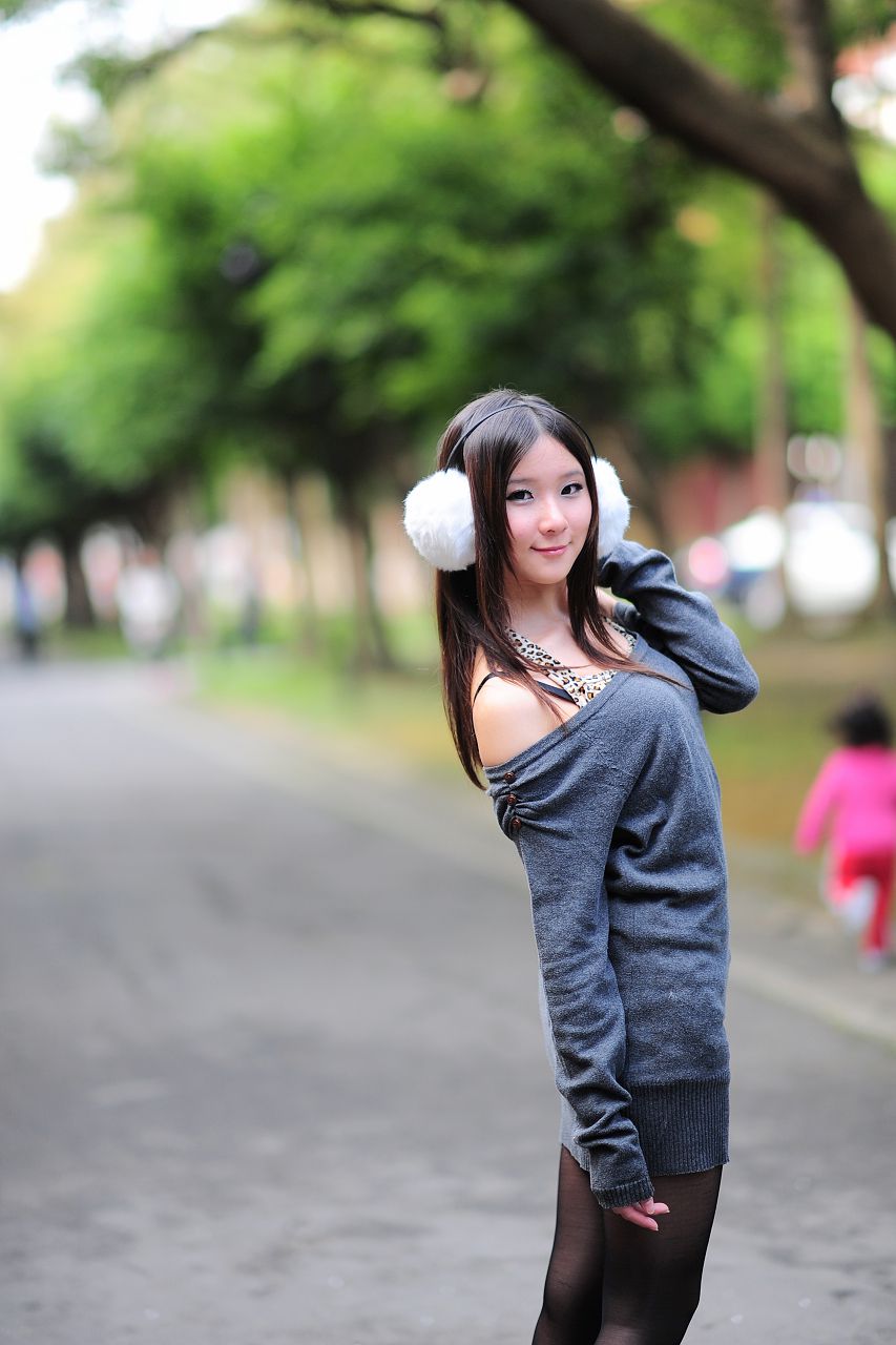 台湾黑丝芭比娃娃美女外拍