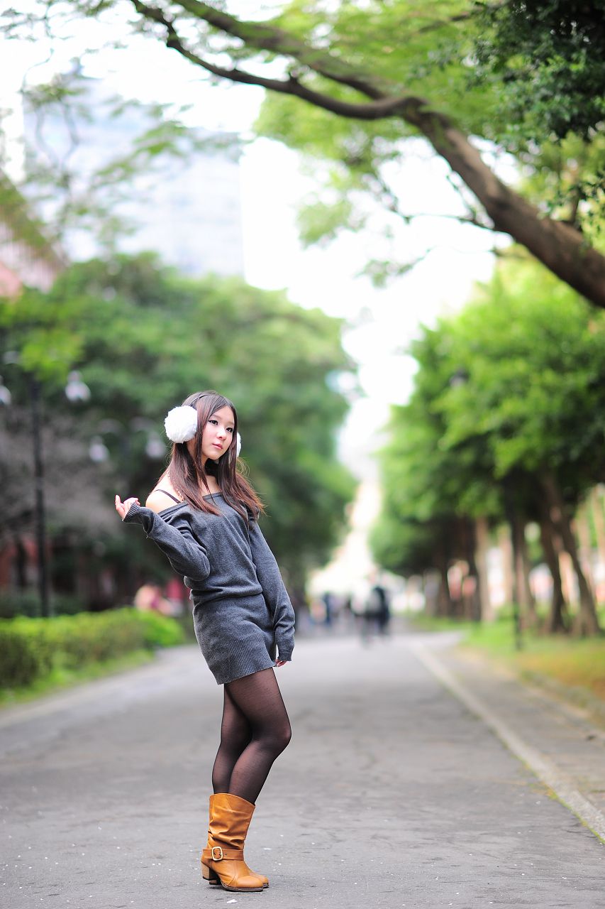 台湾黑丝芭比娃娃美女外拍