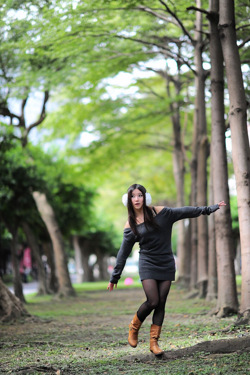 台湾黑丝芭比娃娃美女外拍